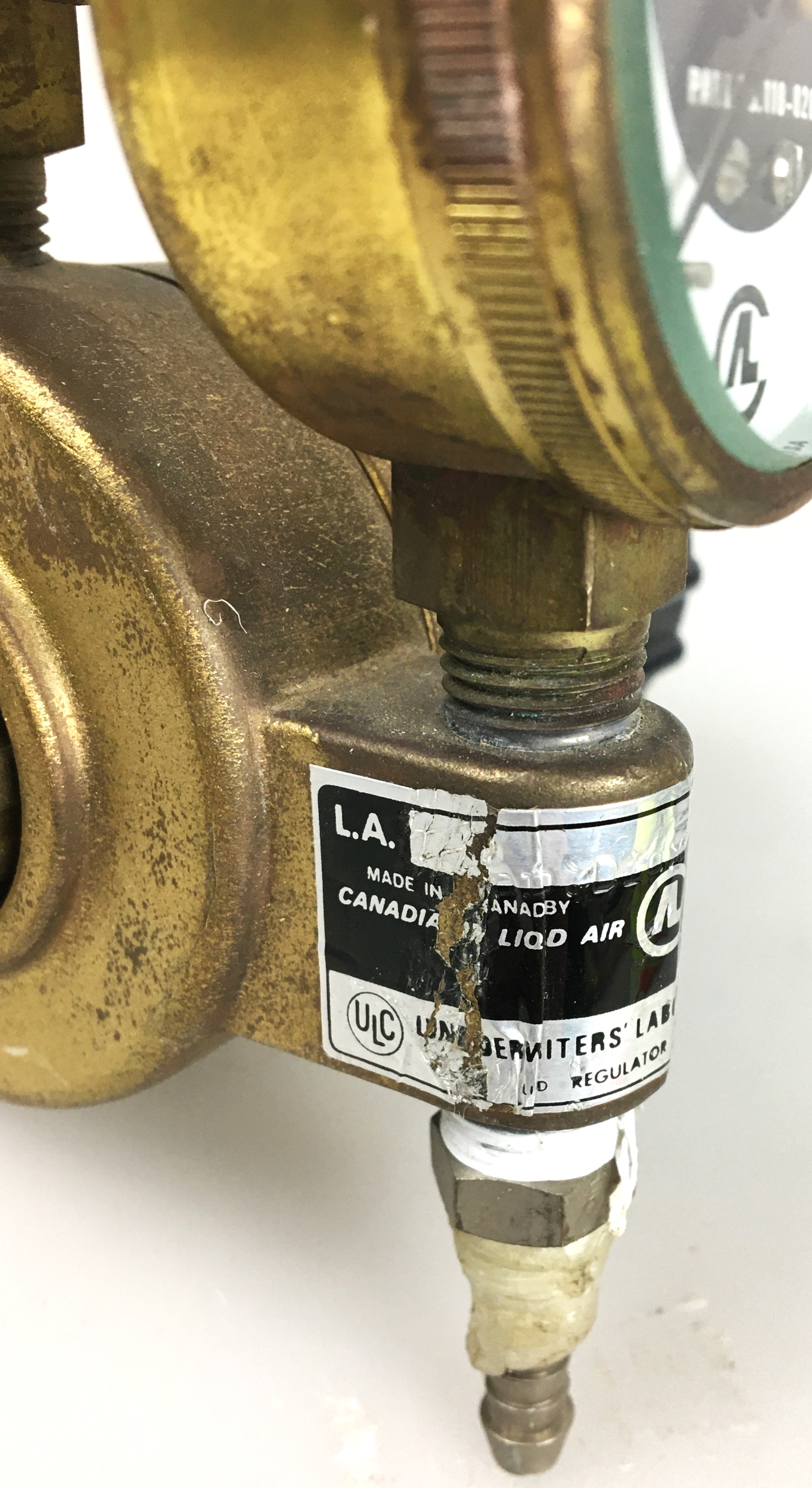 Used Liquid Air 151-1137 Brass Carbon Dioxide Regulator (CGA 500)
