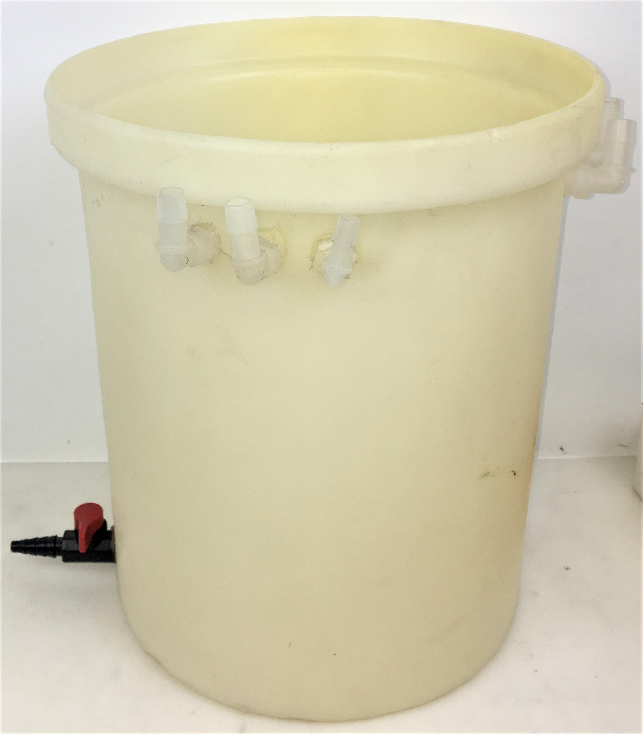 Used Nalgene 54102-0005 Cylindrical LLDPE Tank with Cover and Spigot - 18.9L