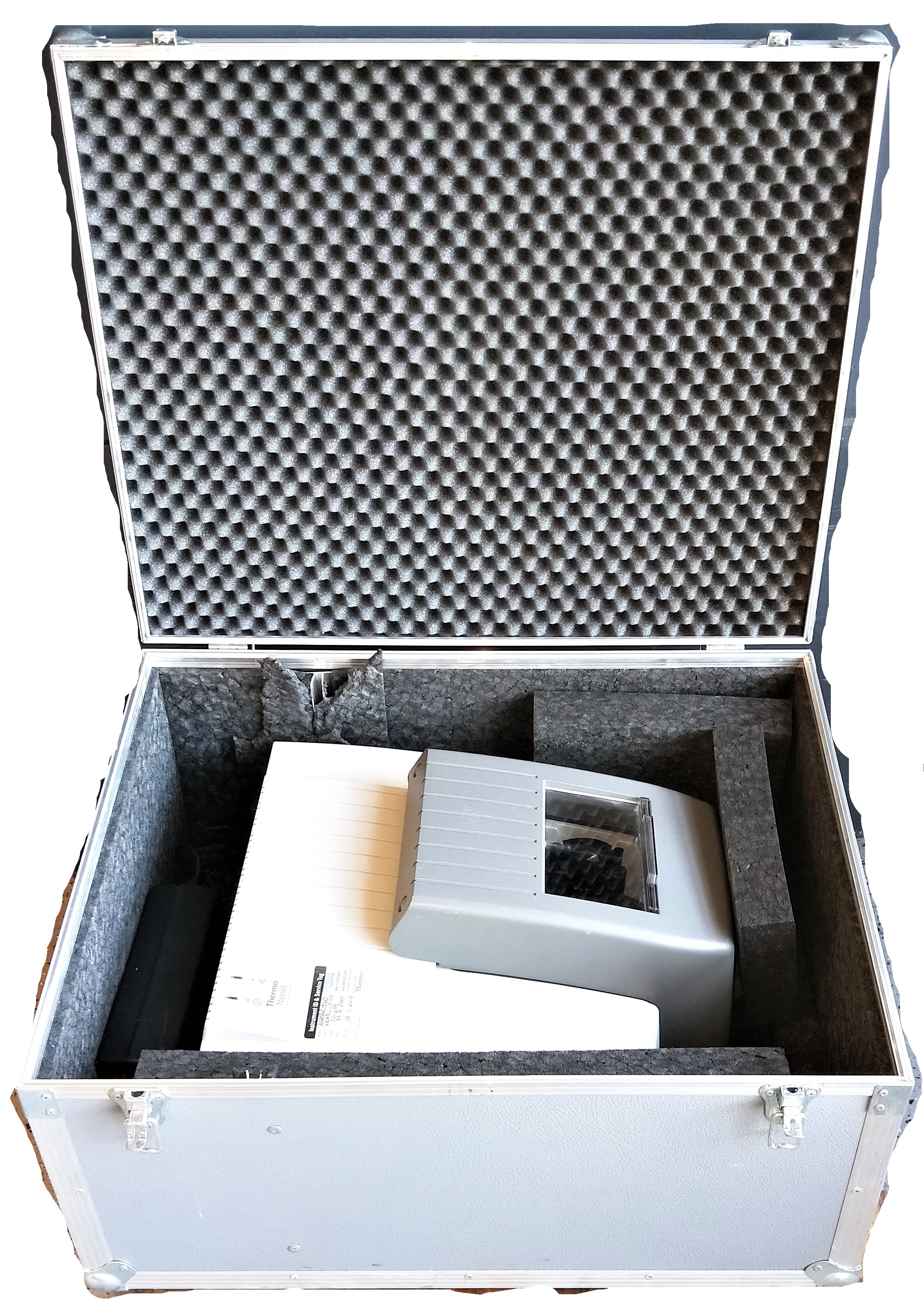 Used Thermo Nicolet Avatar 360 ESP FT-IR Spectrophotometer with Carrying Case