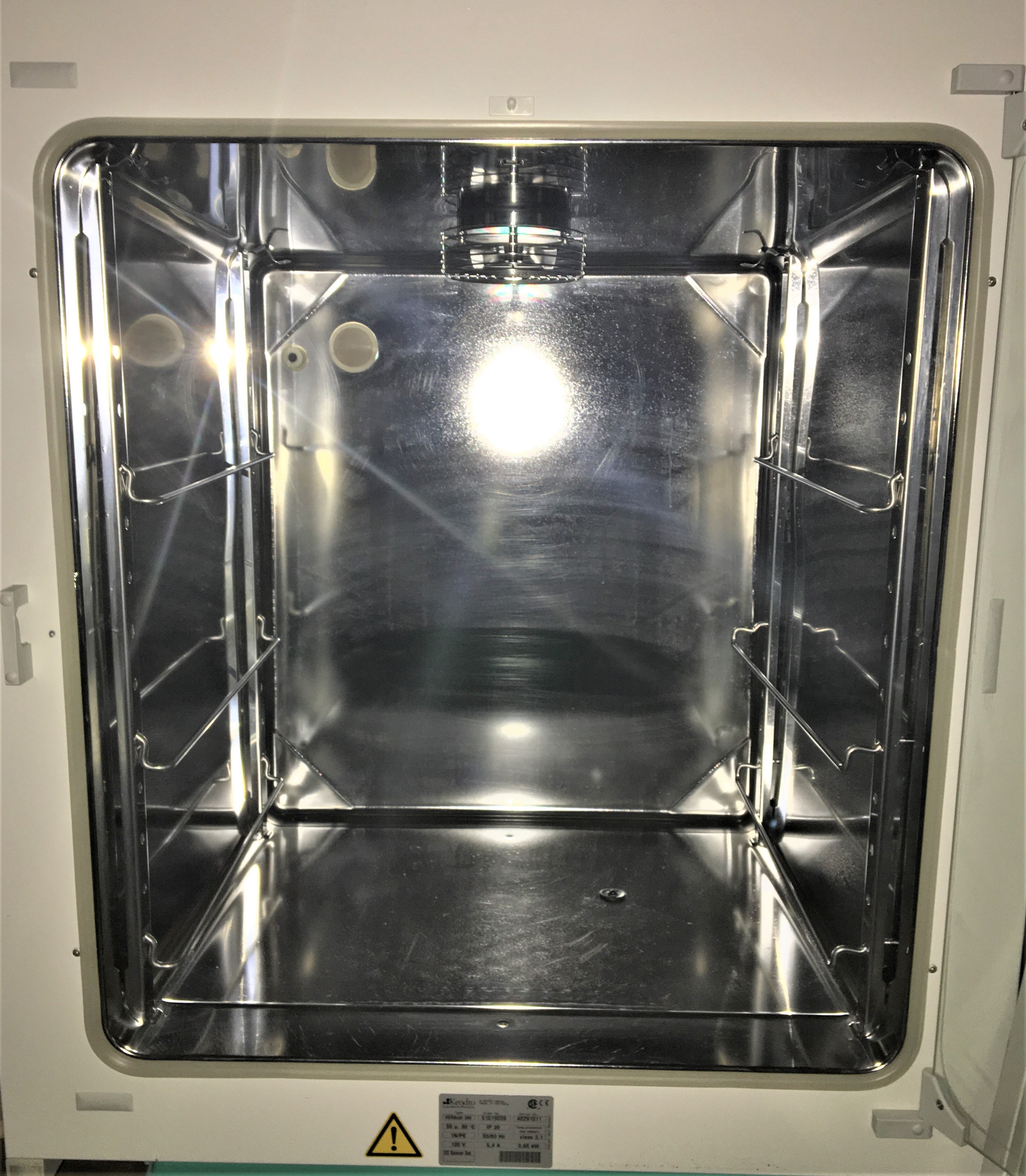 Used Heraeus HERAcell 240 CO2 Incubator - 8.4 Cu-Ft