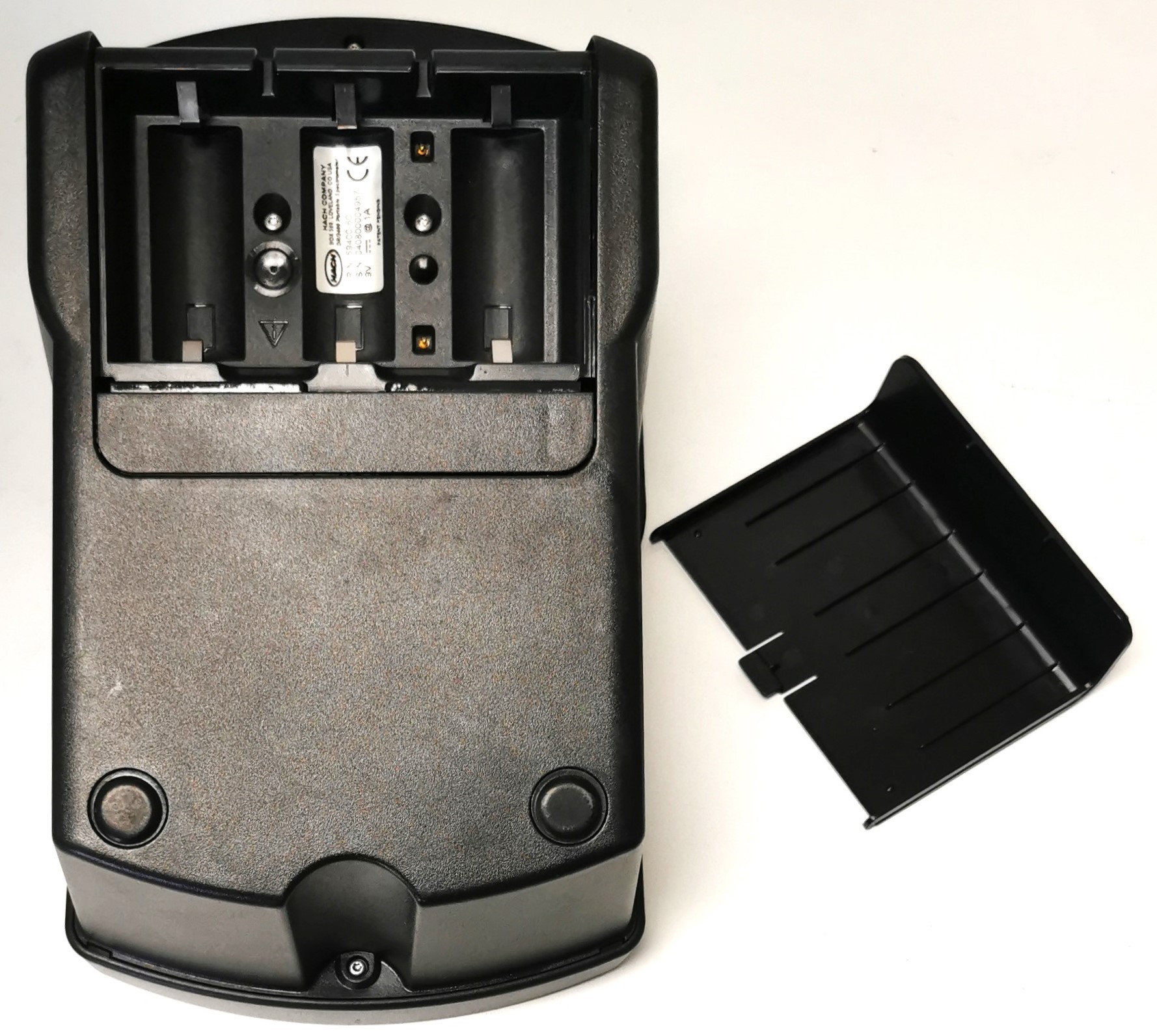 Used Hach DR/2400 Portable Spectrophotometer (400 to 880nm)