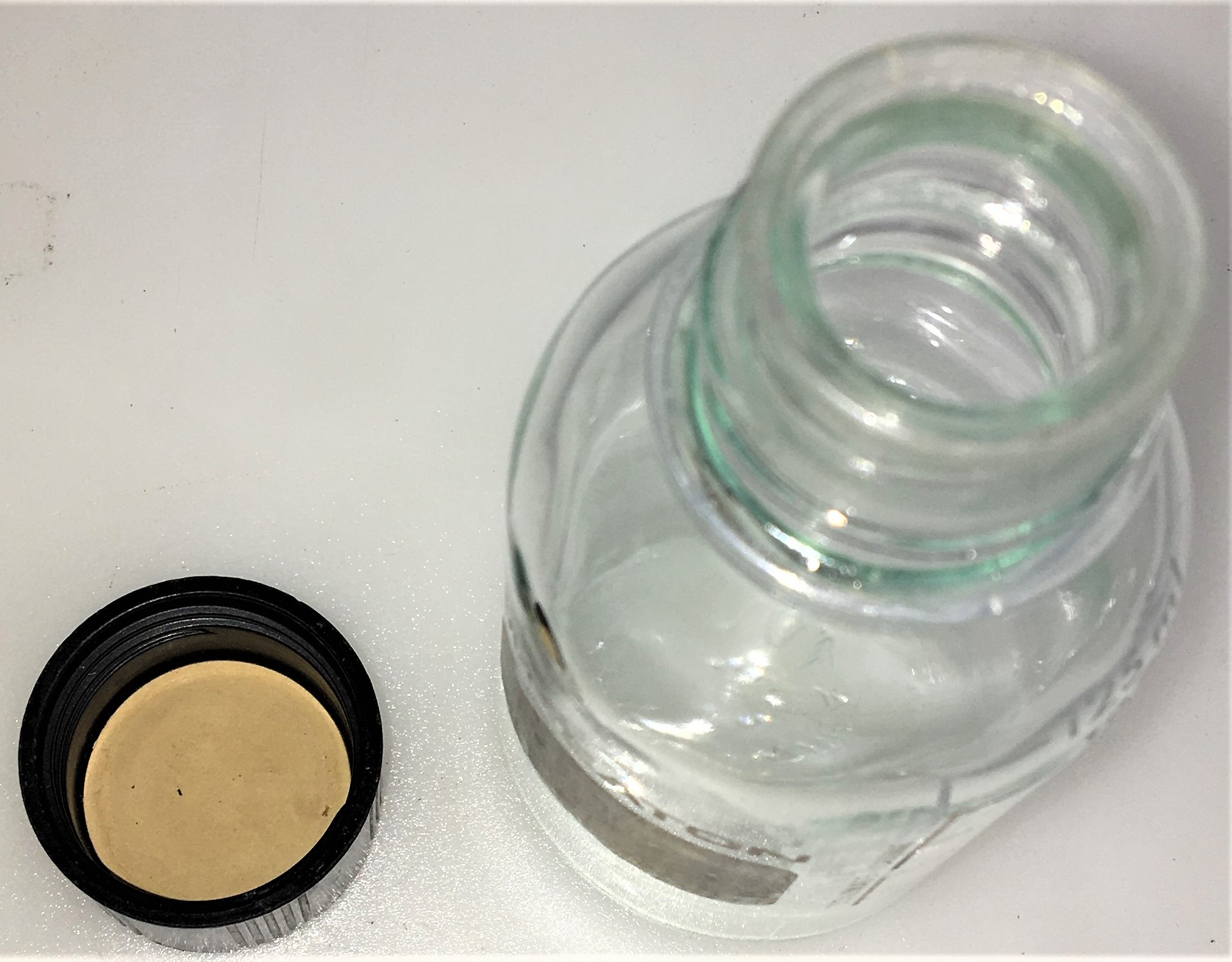 Used Wheaton 219755 Graduated Media Bottle with Screw Cap - 125mL