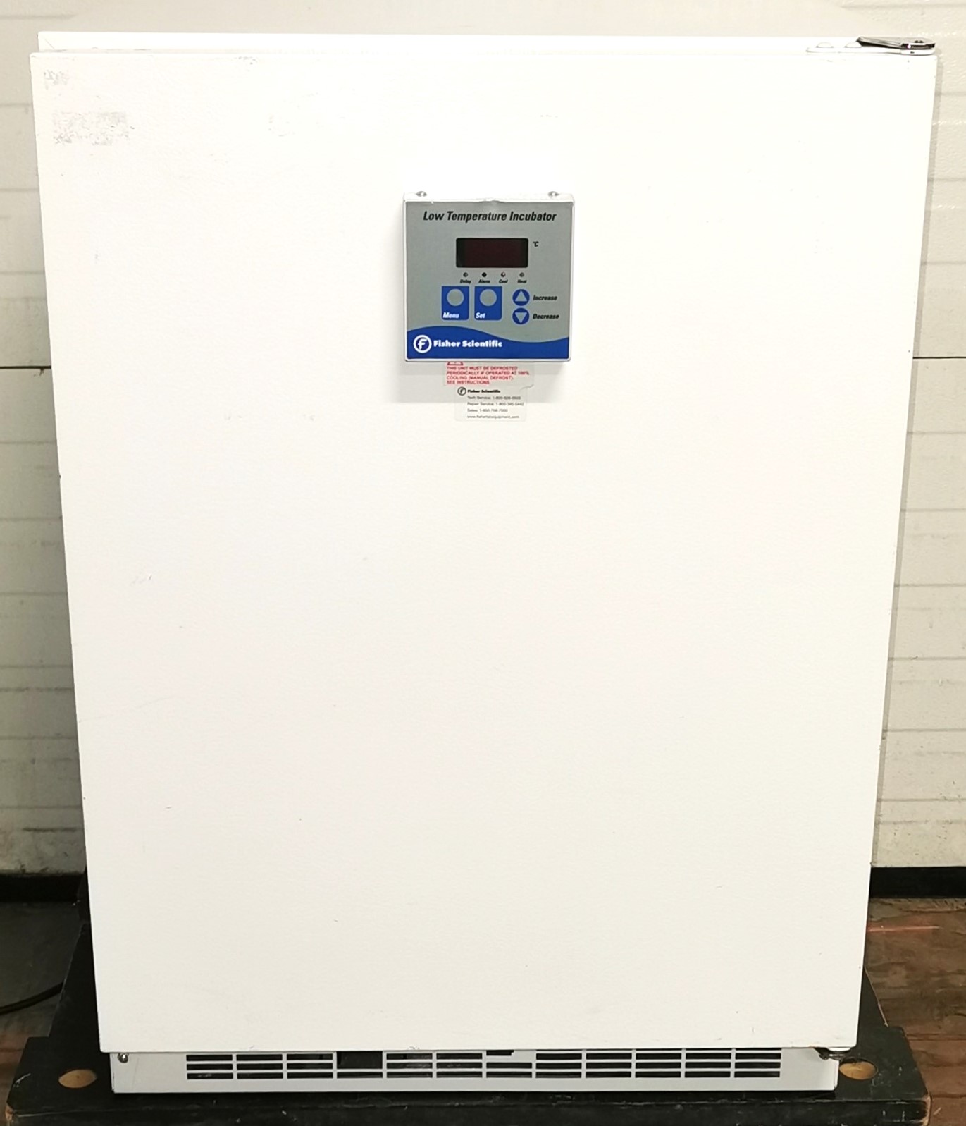 Used Fisher Isotemp 3724 Refrigerated BOD Incubator (6.1 Cu-Ft)