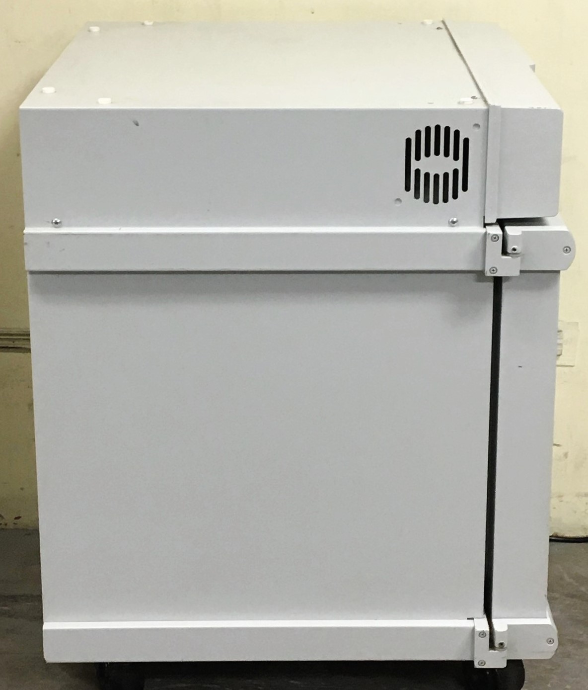 Used Fisher Isotemp 625D Gravity-Convection Incubator (2.5 Cu-Ft)