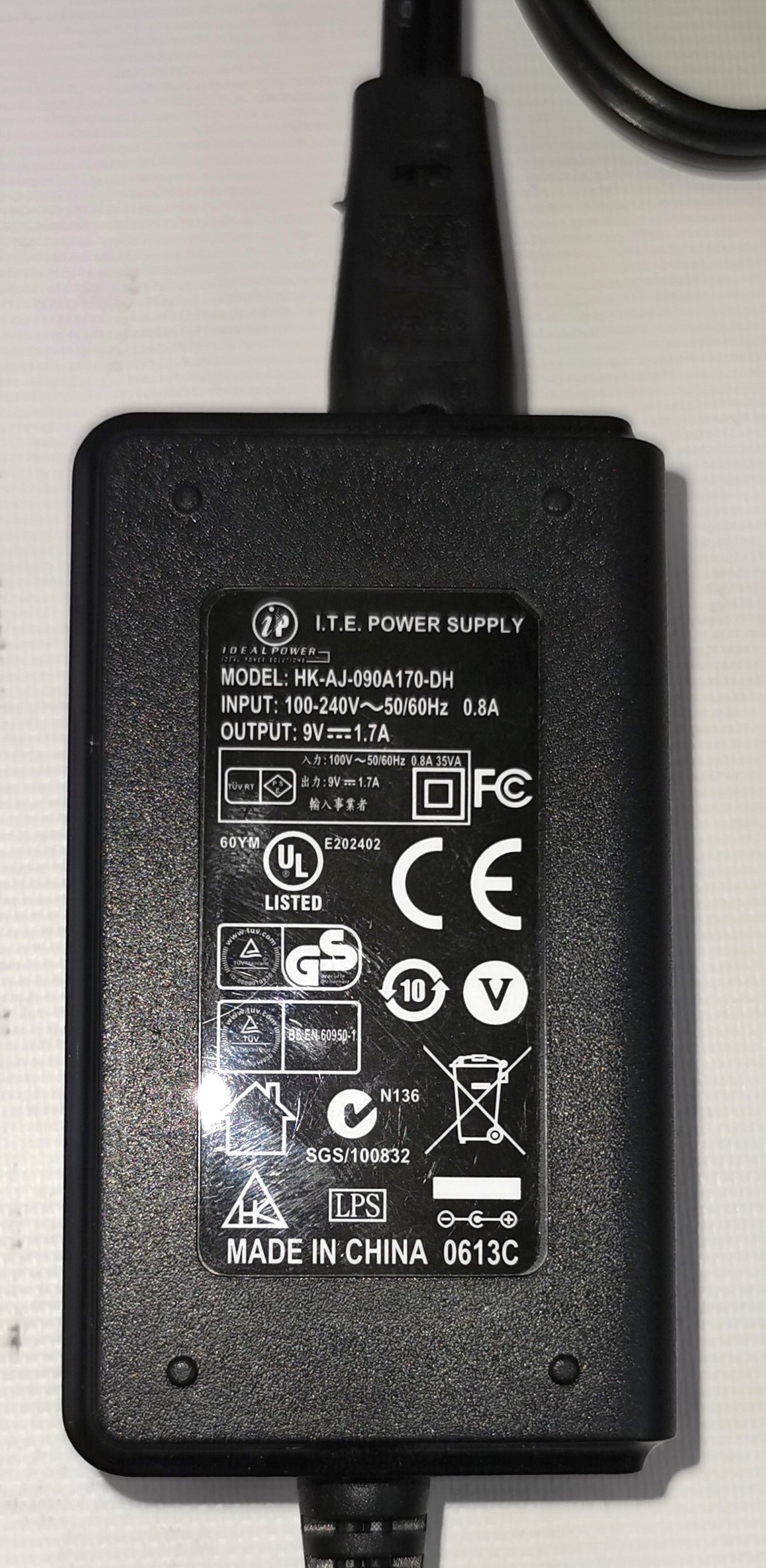 Used Ohaus Valor 1000 V11P6 Compact Balance (6000g x 1g / 13lb x 0.002lb)