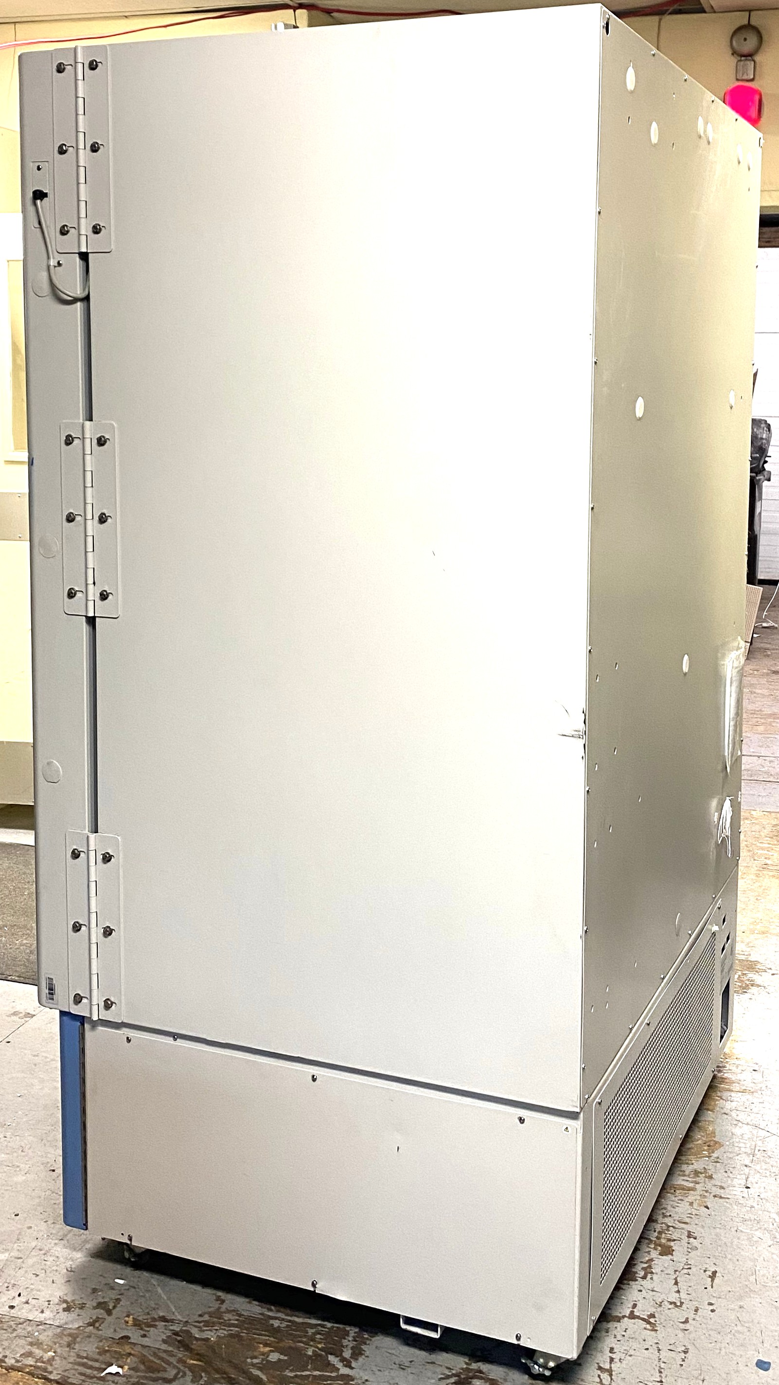 Used Thermo Fisher 907 Ultra-Low Freezer (28 Cu-Ft)