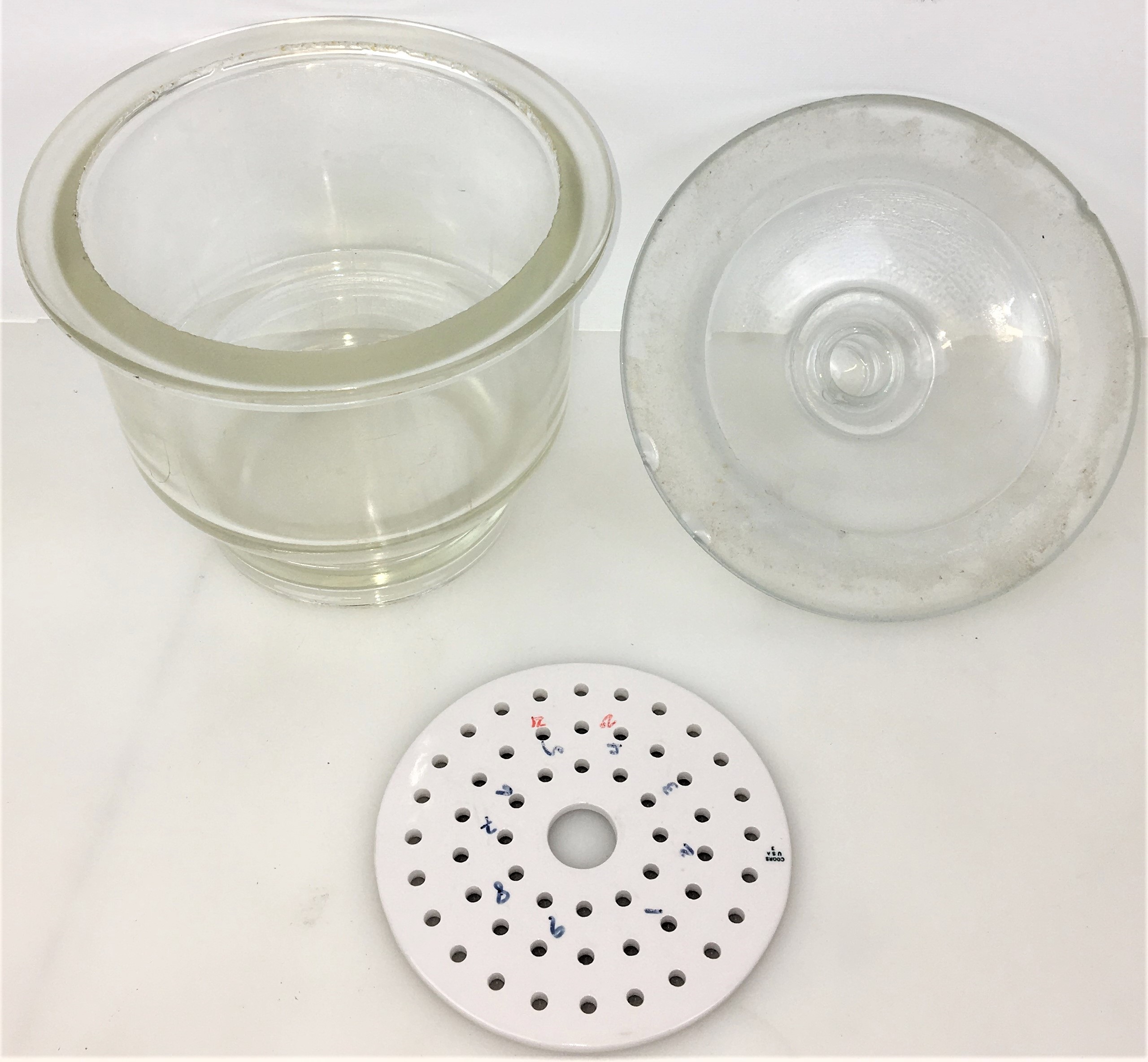 Used Corning PYREX (and Similar) 3081-150 Glass Desiccator with Support Plate (2.4L)