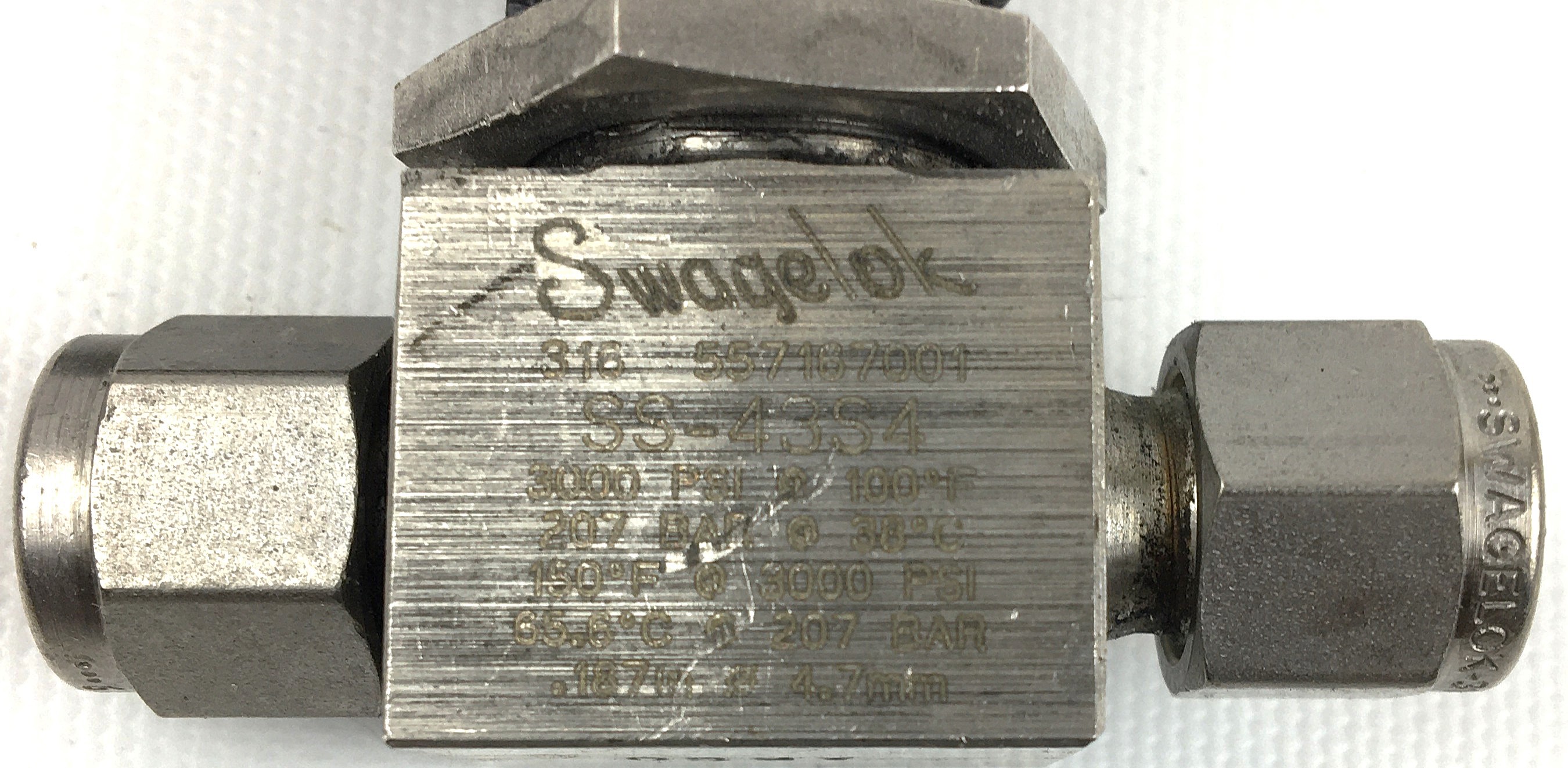 Used Swagelok Whitey SS-43S4 Straight 2-Way Ball Valve (1/4" Fitting)