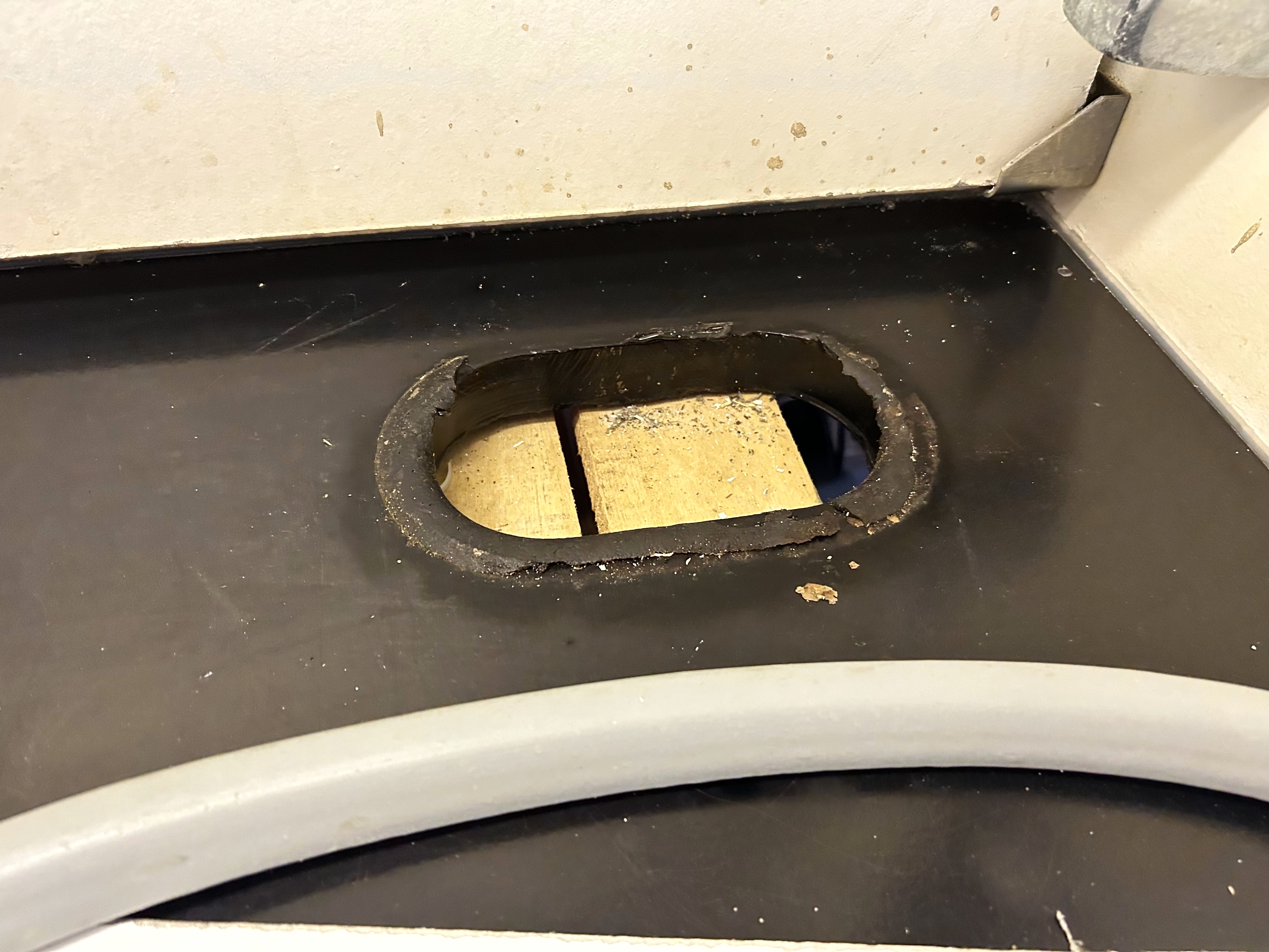 Used CanLab 15IA 4-Ft Fume Hood