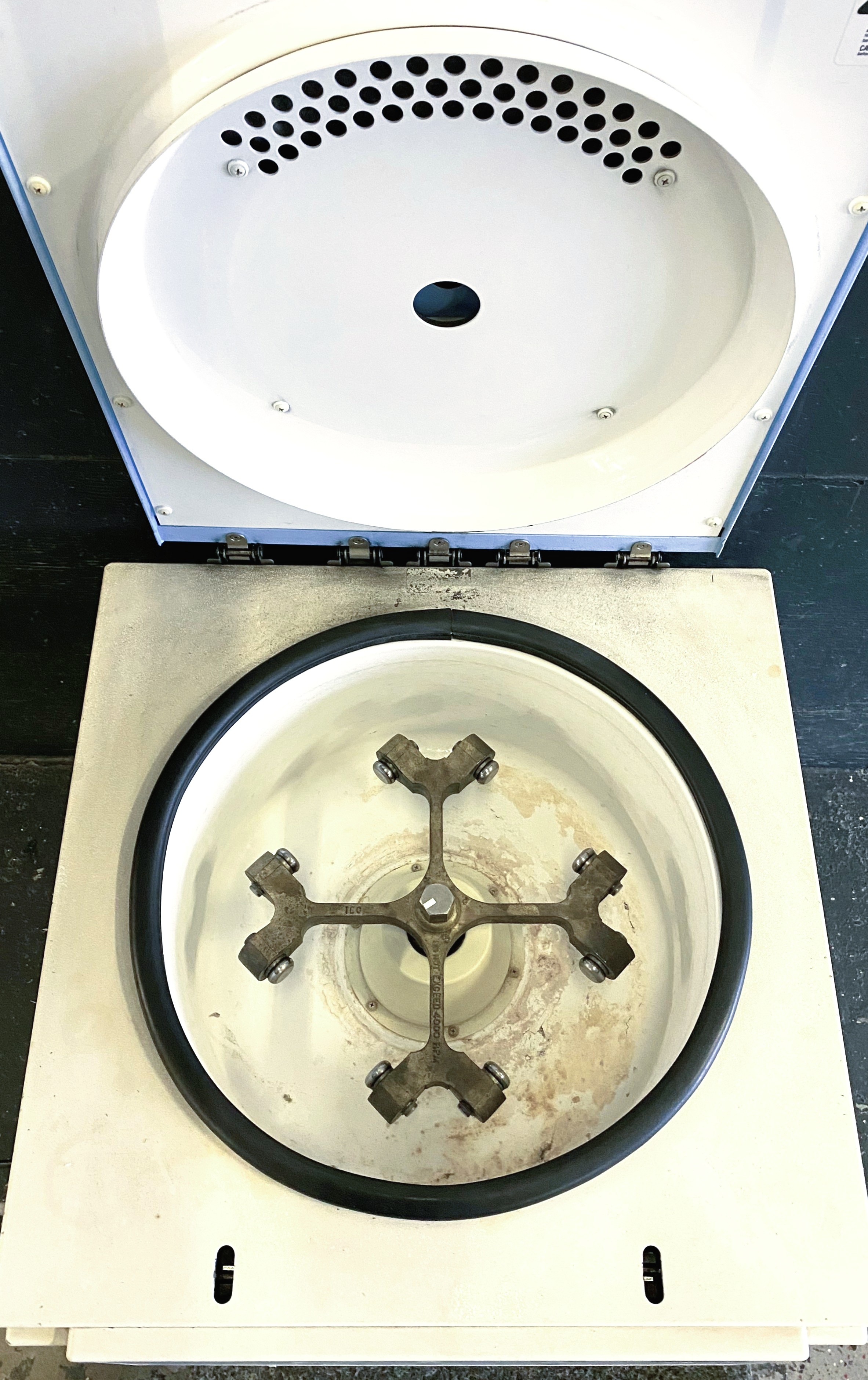 Used Thermo IEC Centra GP8 Centrifuge with 216 Swing-Out Rotor (4 x 750mL)