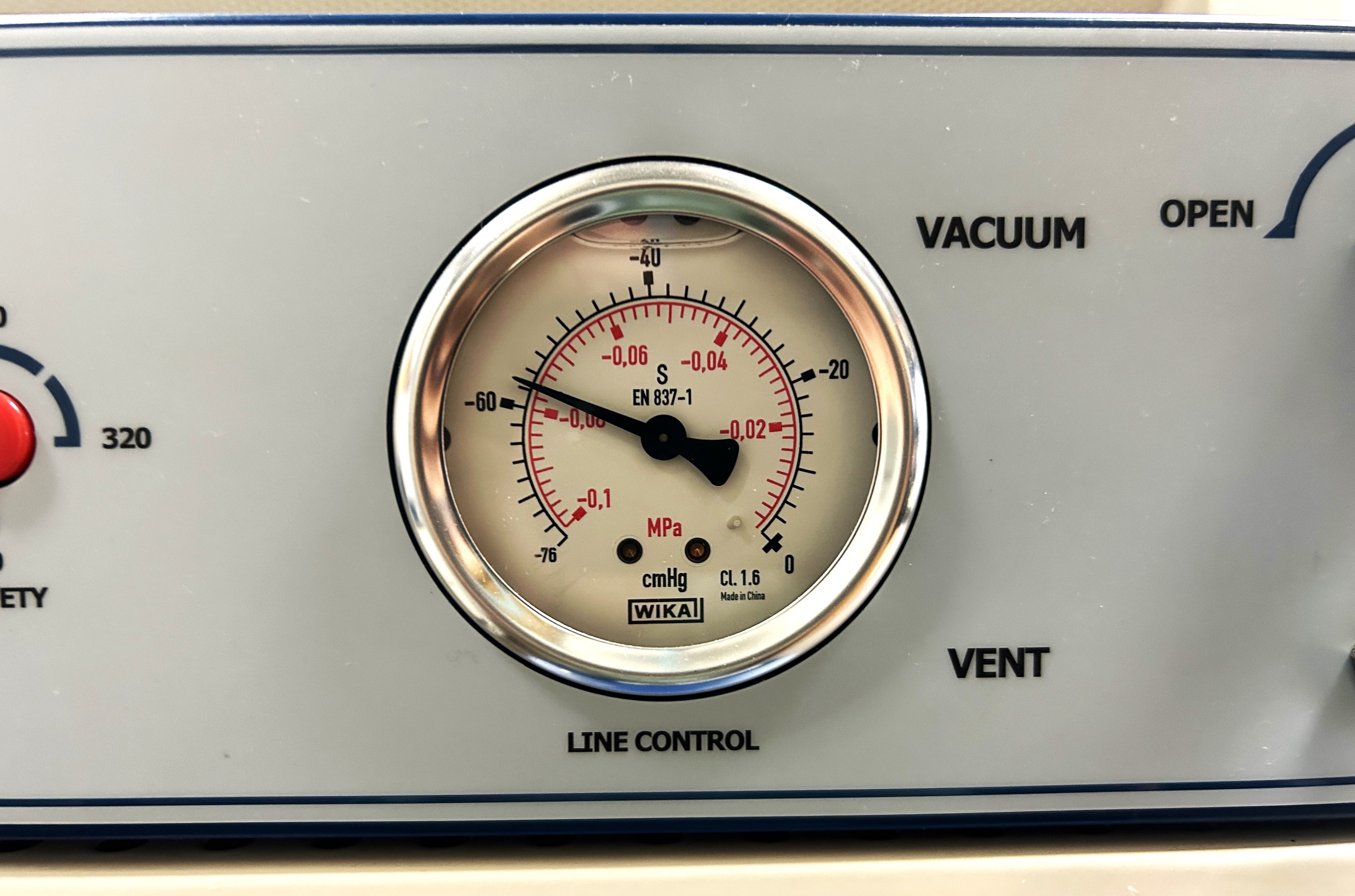 New Open Box VWR Basic Vacuum Oven (0.7 Cu-Ft)