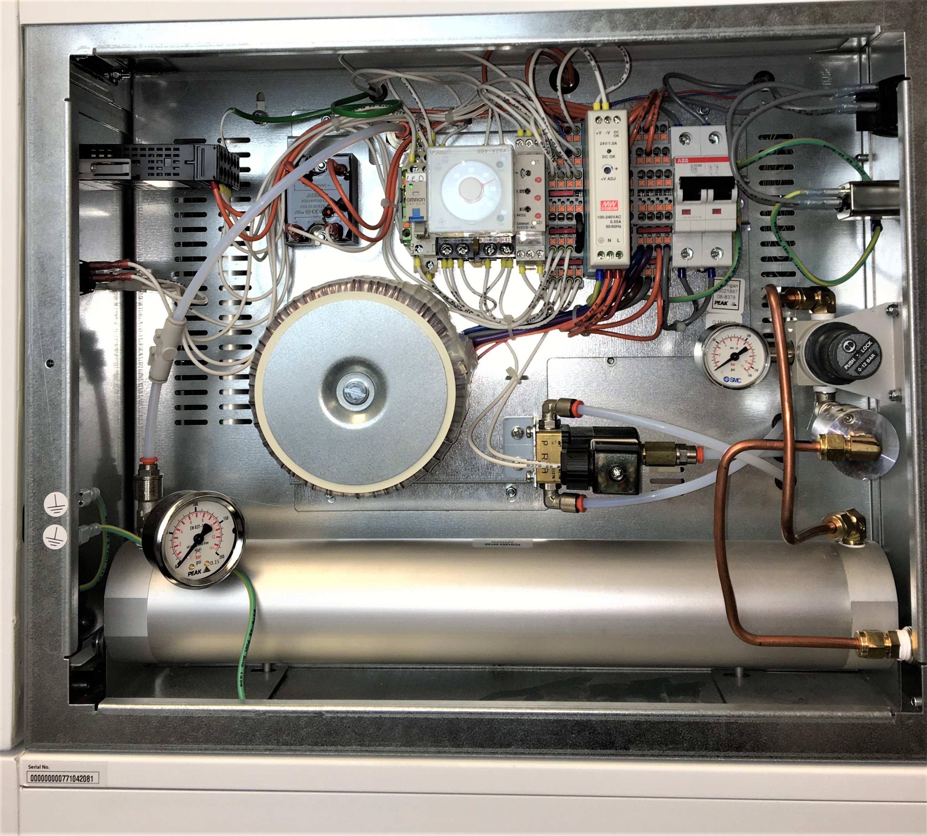 Used Peak Trace 600 Nitrogen Generator with Precision Air Compressor