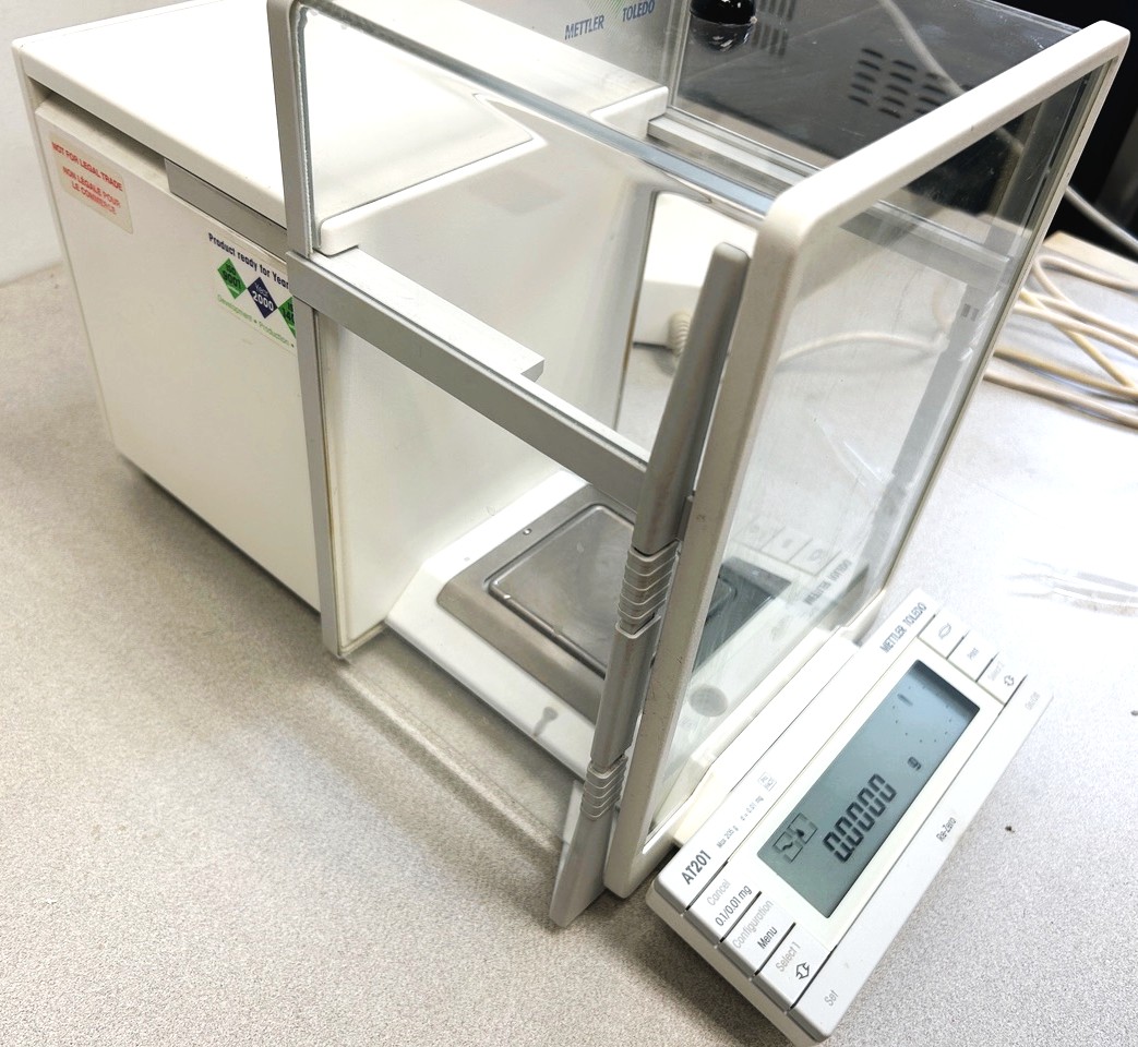 Used Mettler Toledo AT201 Analytical Balance (205g x 0.0001g)