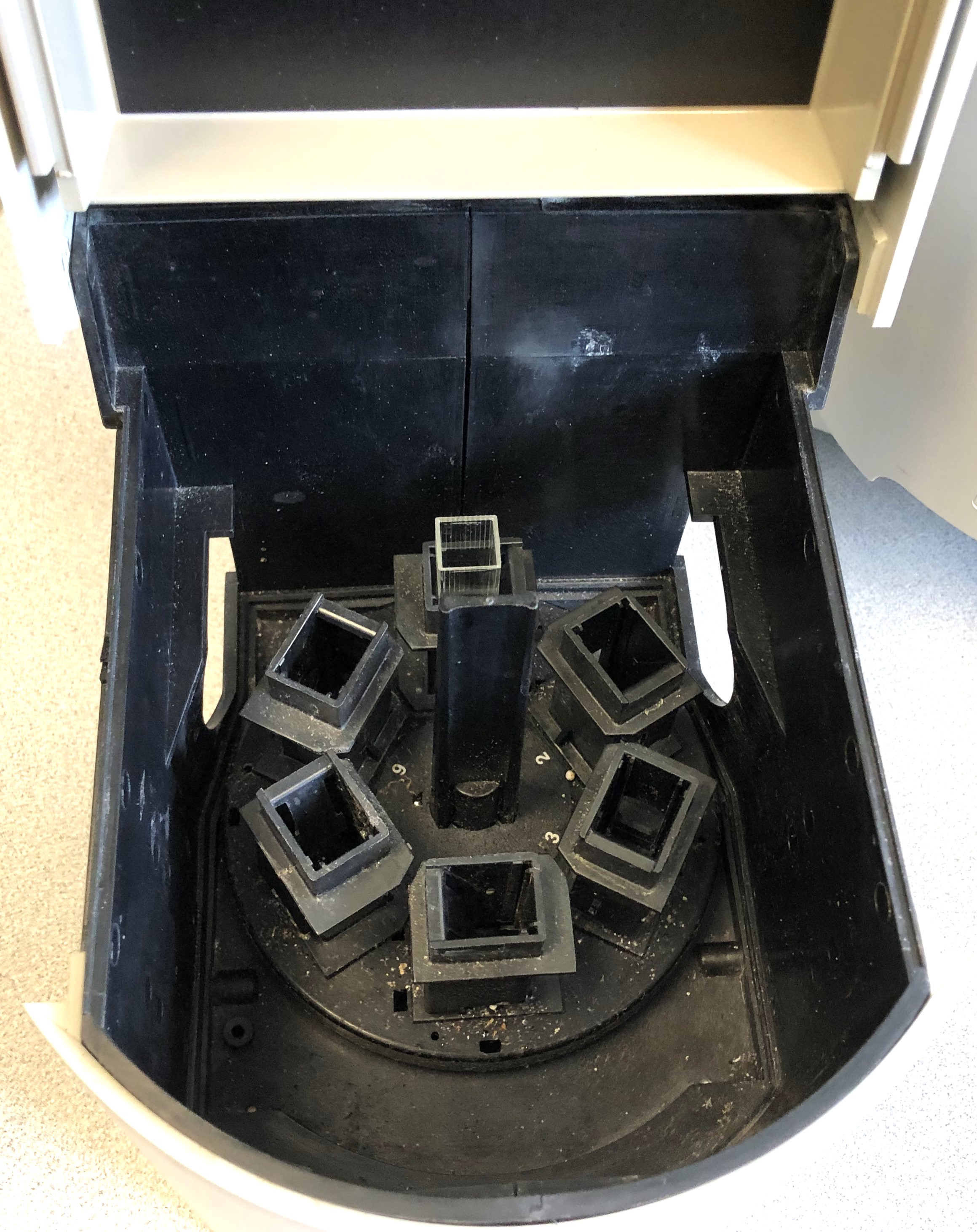 Used Beckman DU-520 UV-Visible Spectrophotometer (190 to 1100 nm)