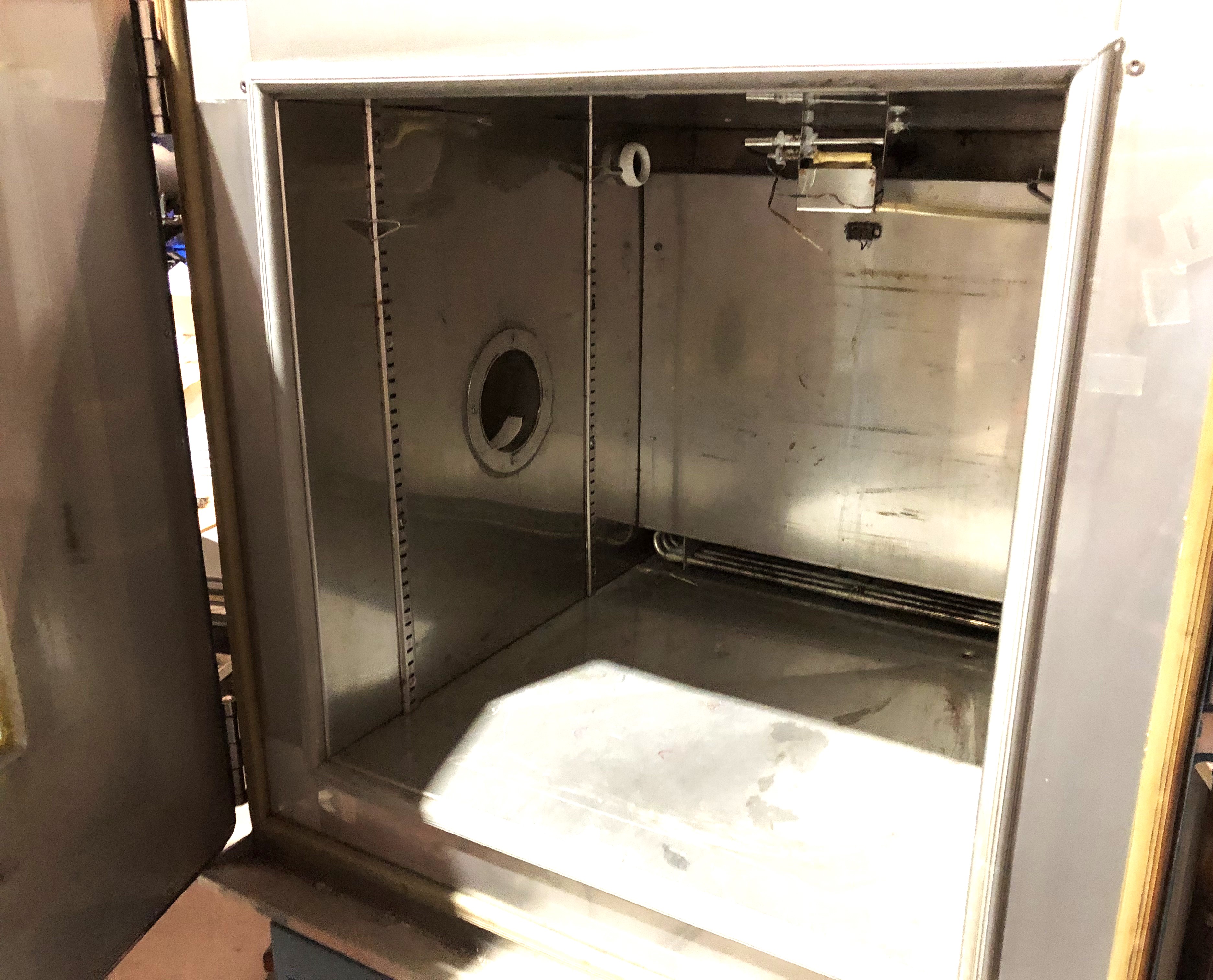 Used Thermotron SM-4S Mini-Max Environmental Test Chamber