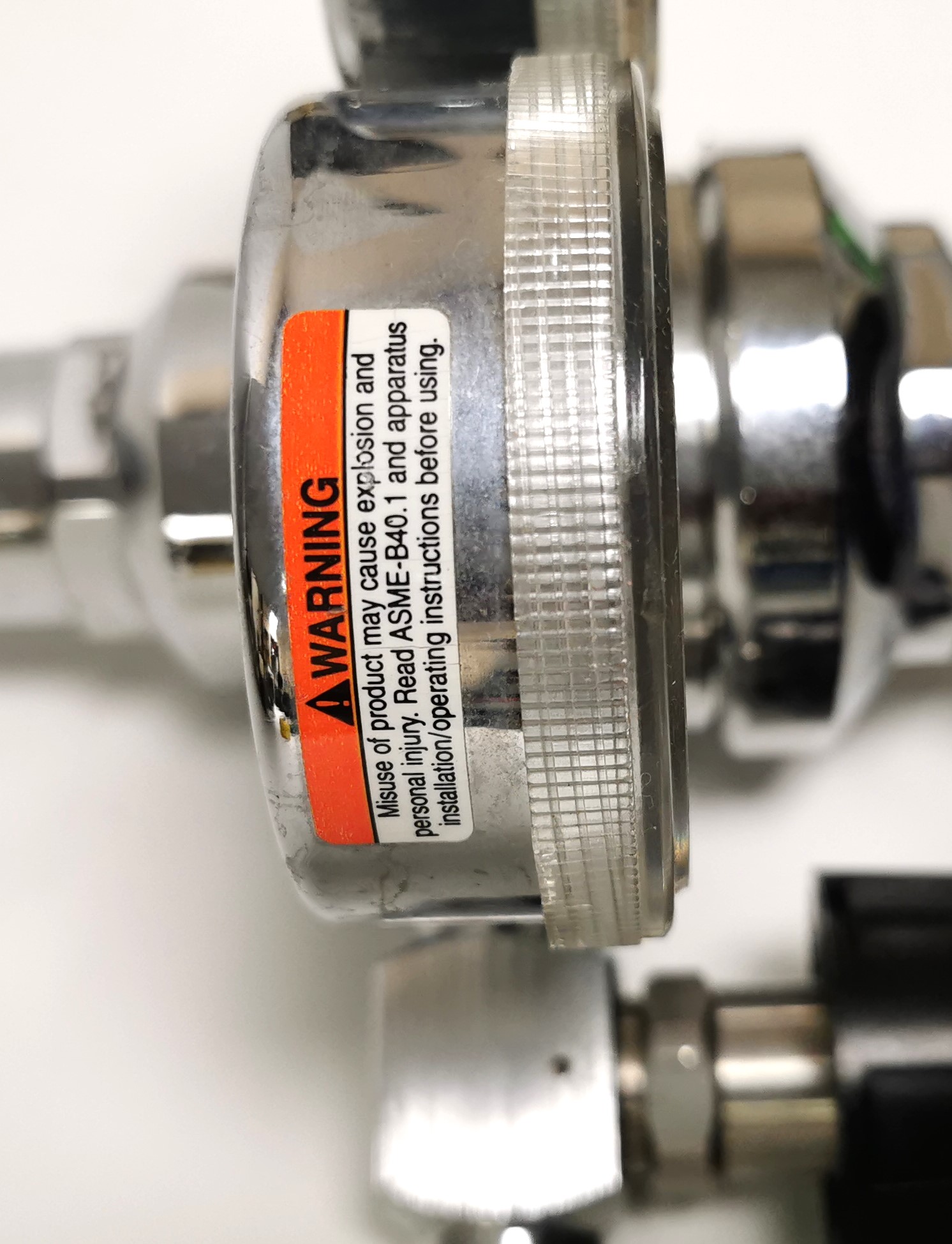 Used Liquid Air 2123381-590 Stainless-Steel Air Regulator (CGA 590)