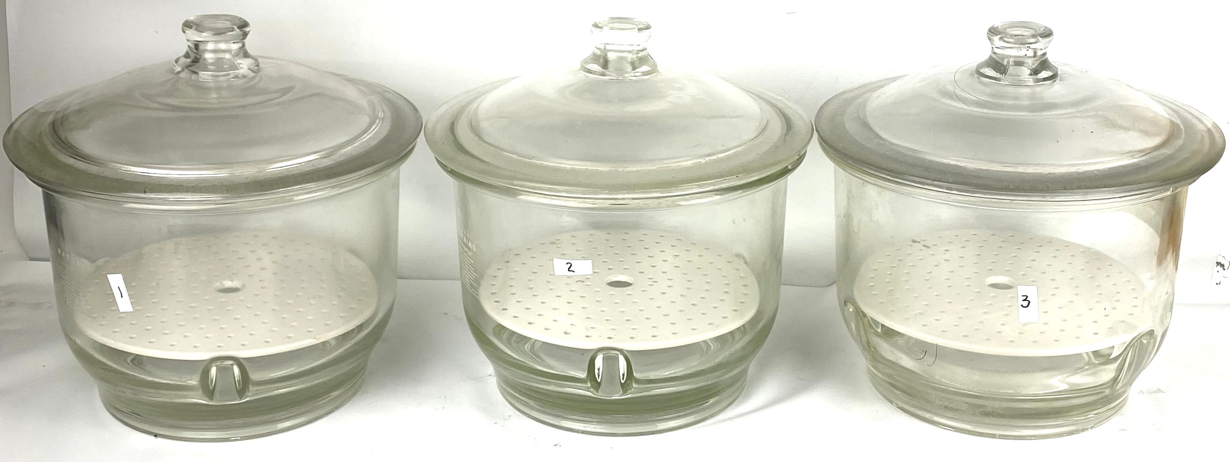 Used Corning PYREX 3081-250 (or Similar) Glass Desiccator with Coors Plate (10.5L)