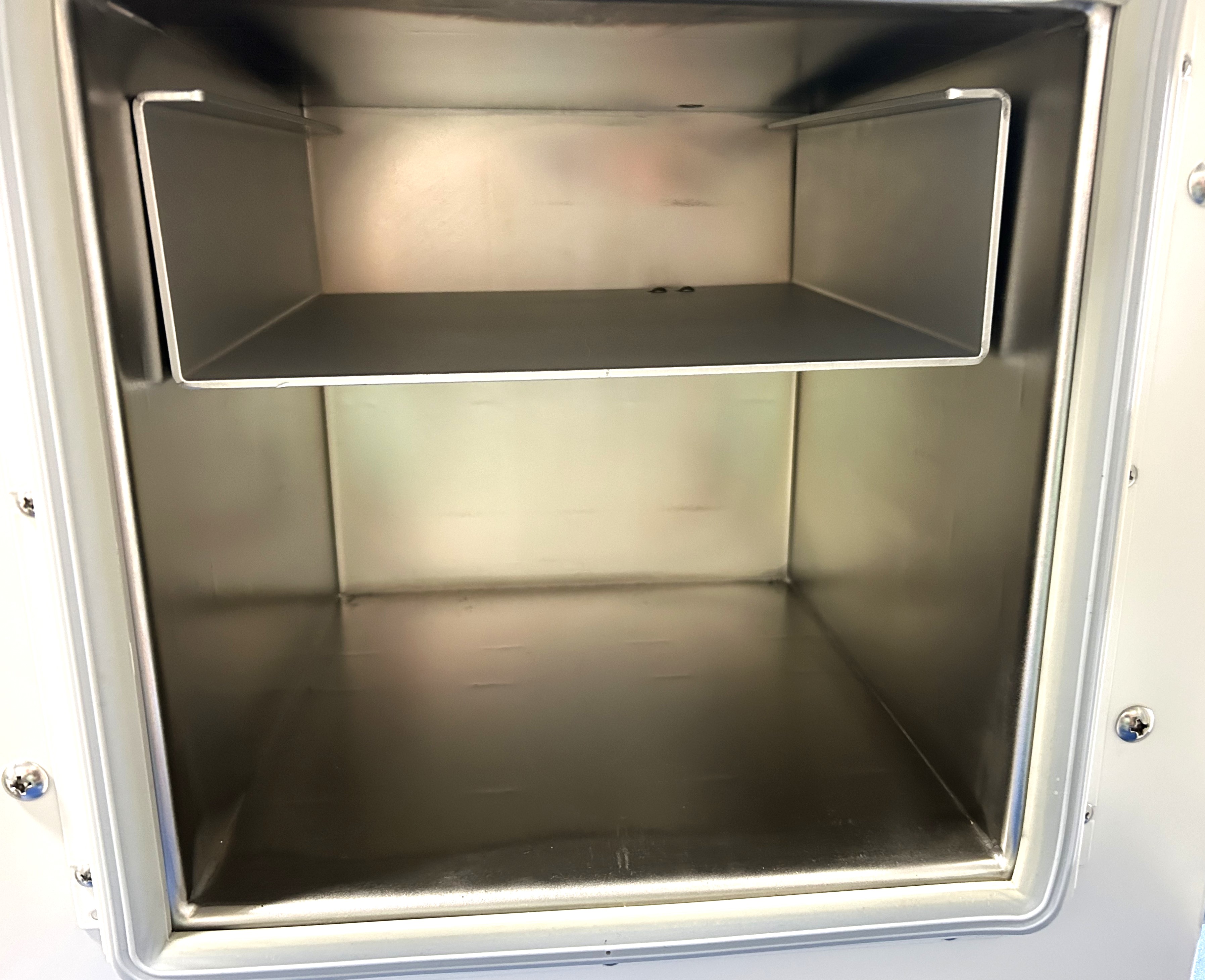 New Open Box VWR Basic Vacuum Oven (0.7 Cu-Ft)