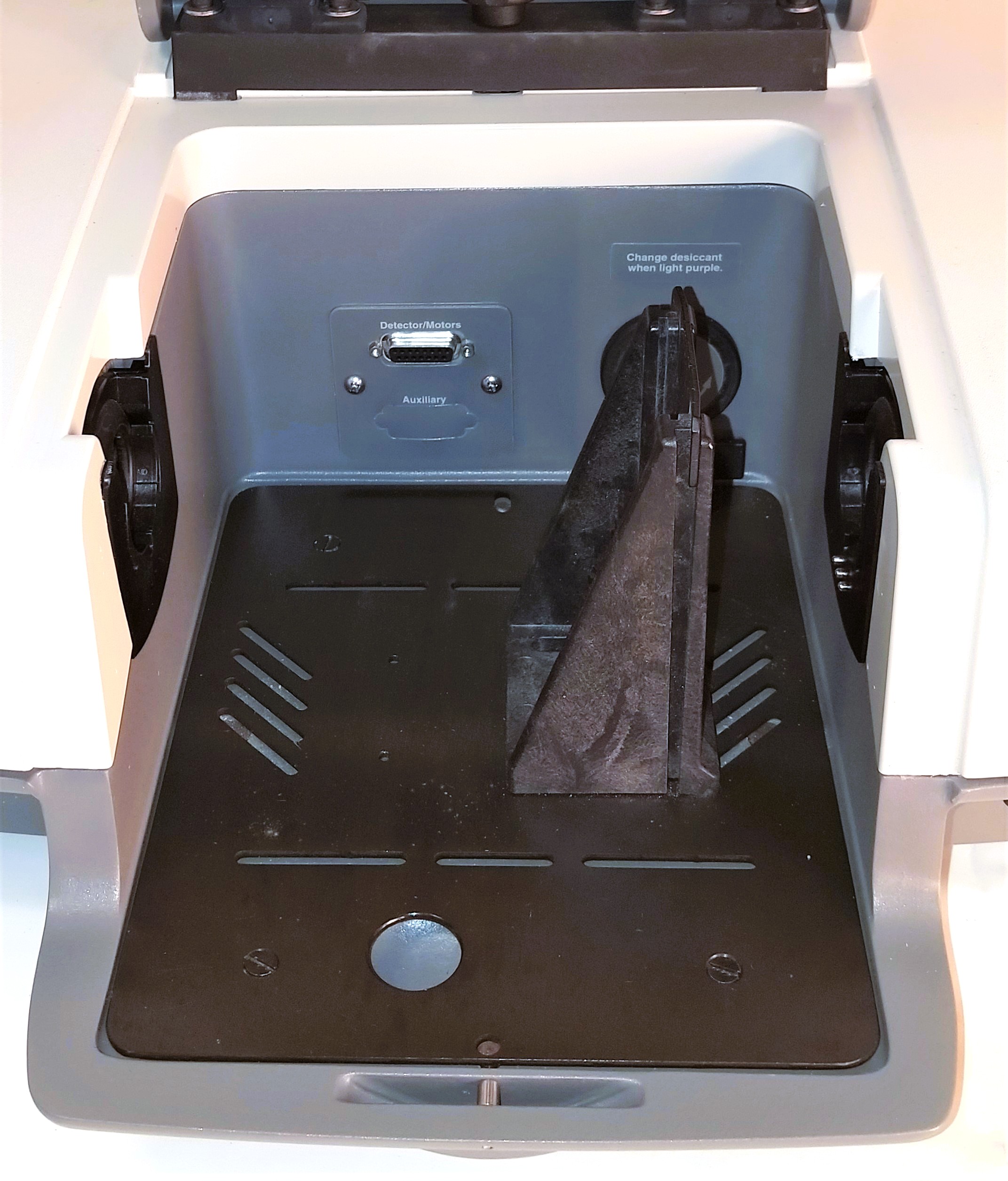 Used Thermo Nicolet Avatar 360 ESP FT-IR Spectrophotometer with Carrying Case