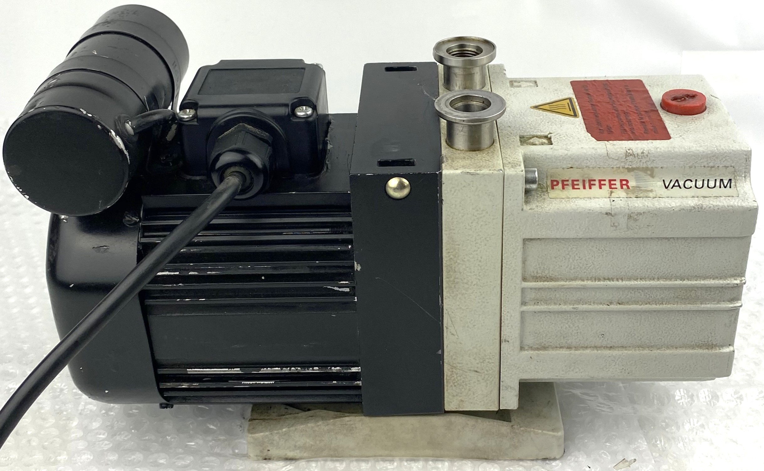 Used Pfeiffer DUO 2.5 (G3170-80025) Rotary Vacuum Pump (2.5cfm)