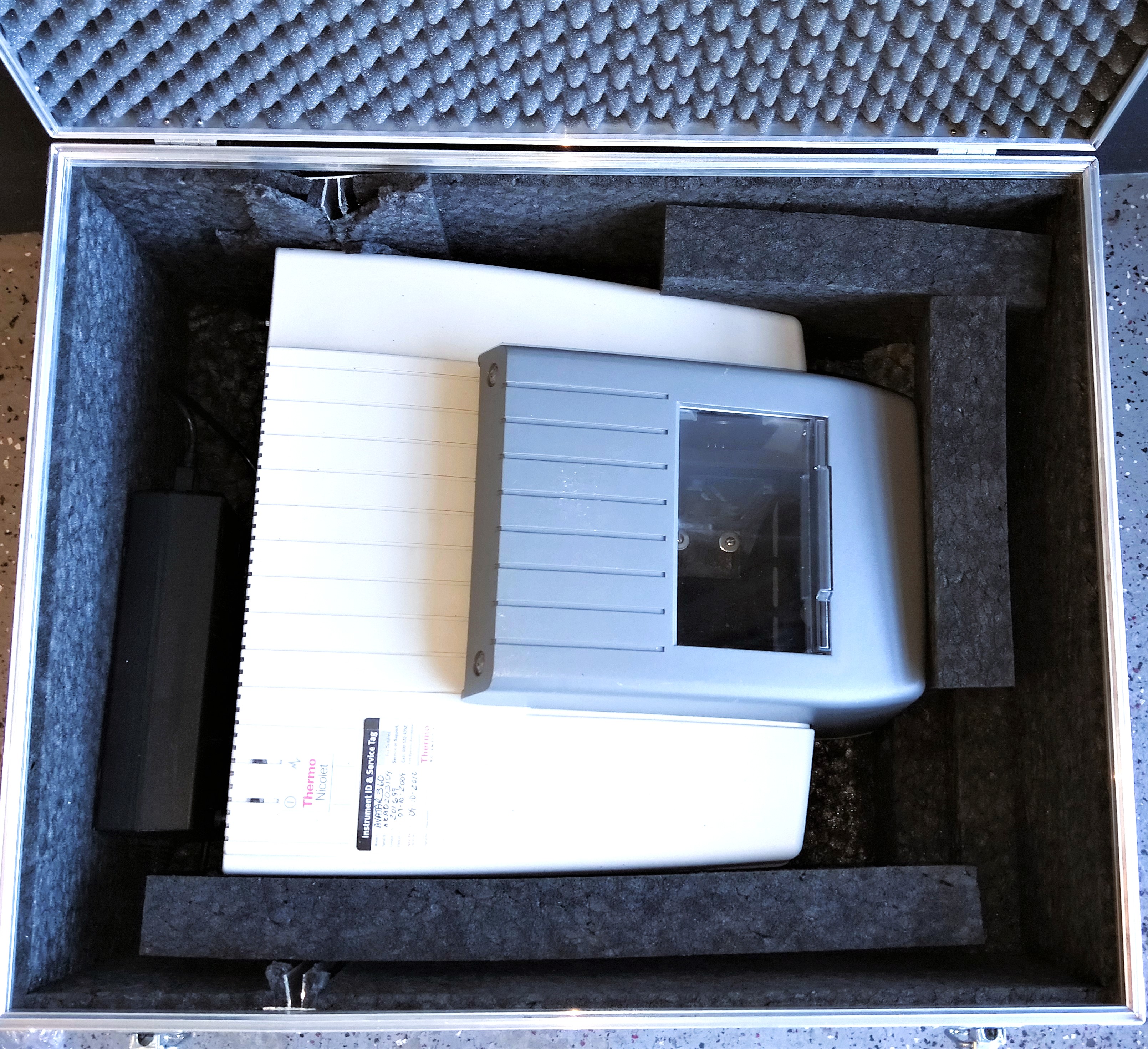 Used Thermo Nicolet Avatar 360 ESP FT-IR Spectrophotometer with Carrying Case