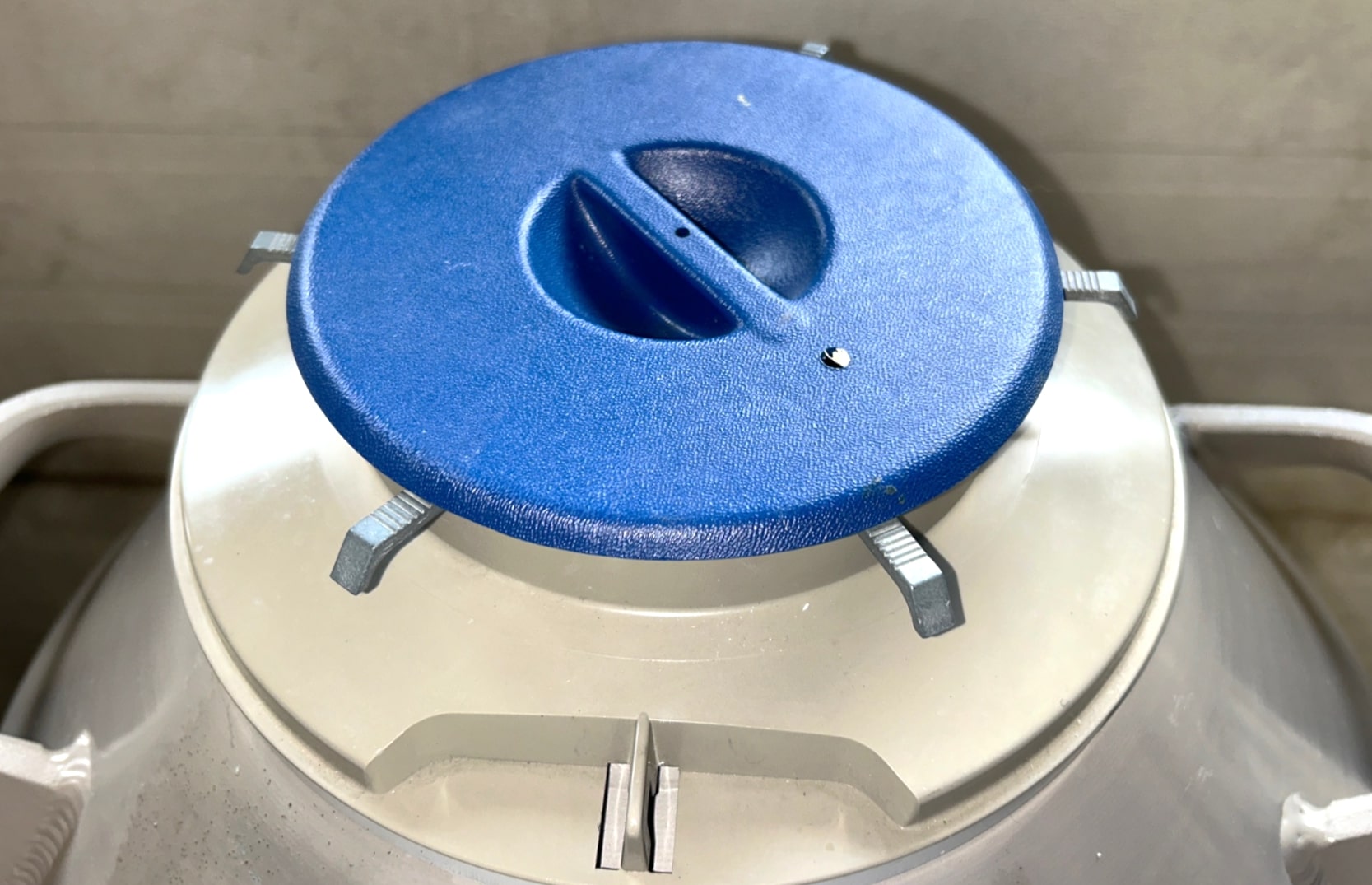 Used Union Carbide 35VHC Cryogenic Storage Tank (35L)