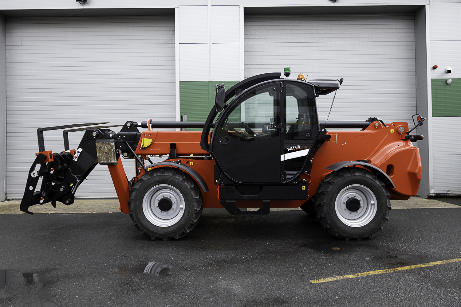 Used 2021 Faresin F14.42 Stage V Telehandler