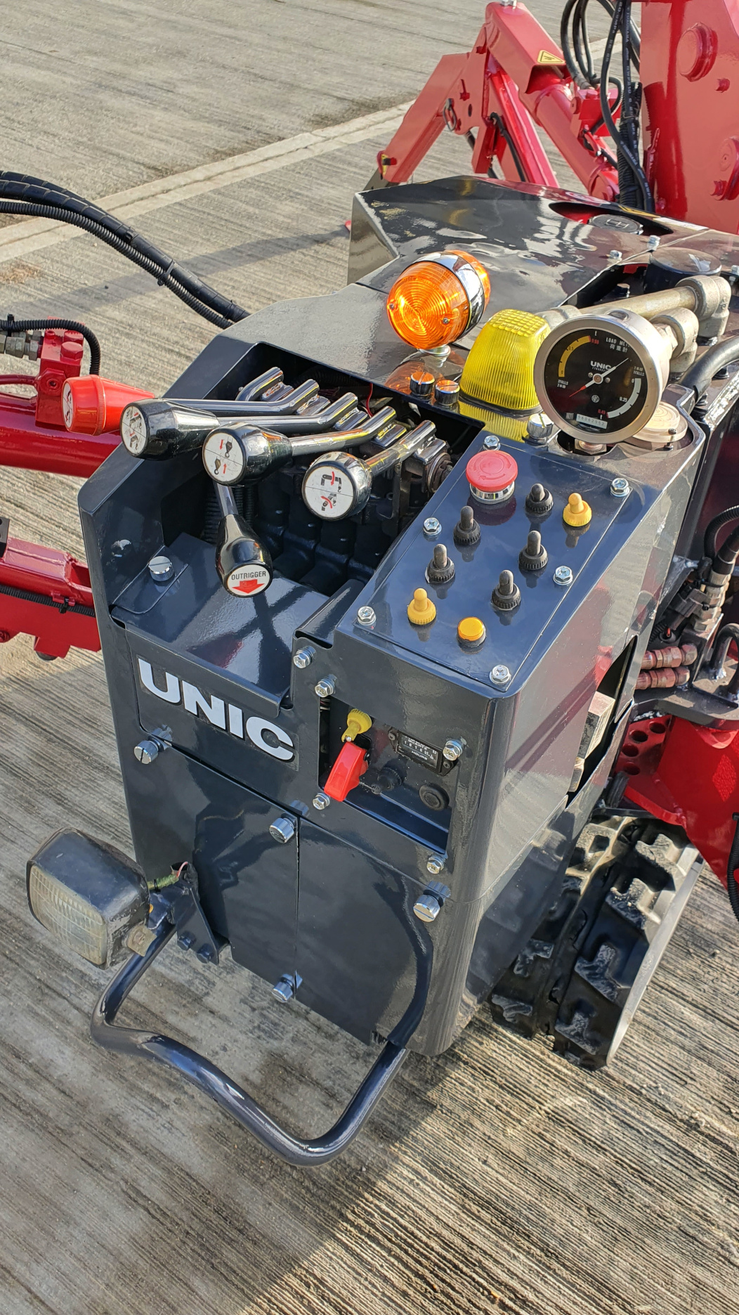 Used Sold - 03/21 - 2006 UNIC URW-094 CER Mini Spider Crane
