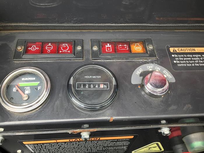 Used Sold - 11/20 - 2015 UNIC URW-1006 CDMER Spider Crane