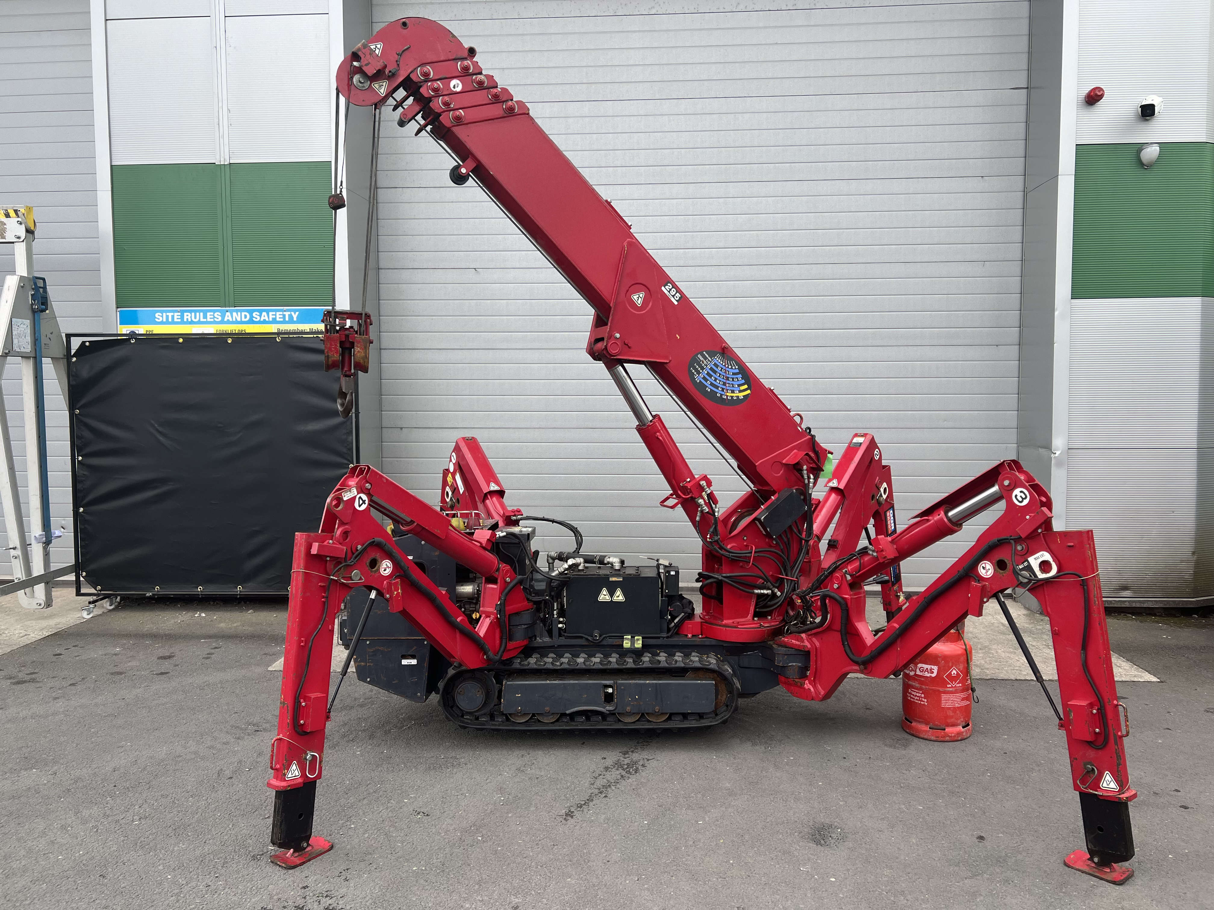 Used UNIC URW-295 CER