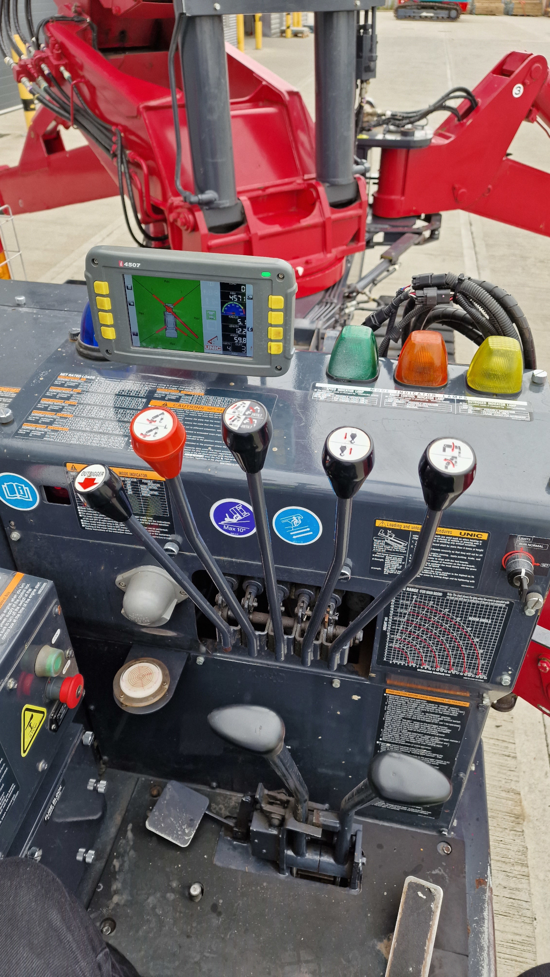 Used Sold - 06/23 - 2015 UNIC URW-1006 Mini Spider Crane