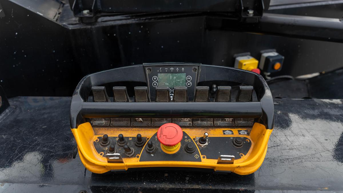 Used TMC 525 Articulated Crawler Crane