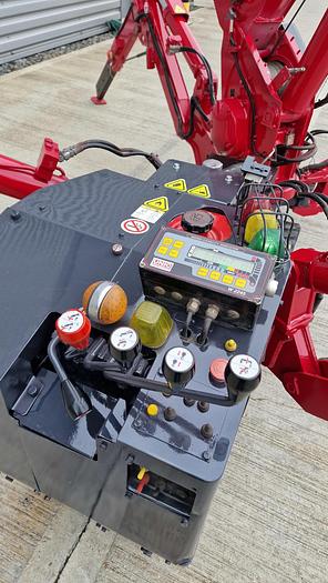 Used 2009 UNIC URW-295 CER