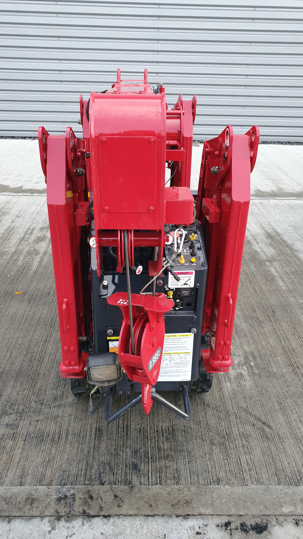 Used Sold - 08/20 - 2006 UNIC URW-094 CER Mini Spider Crane