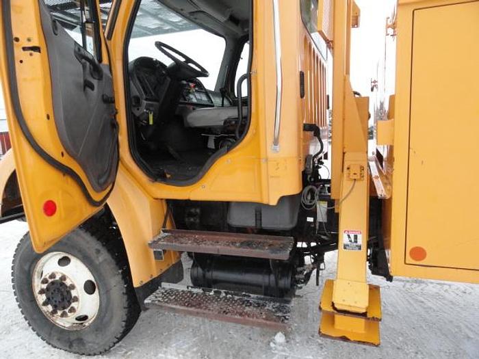 Used 2007 freightliner BUSINESS CLASS M2 106