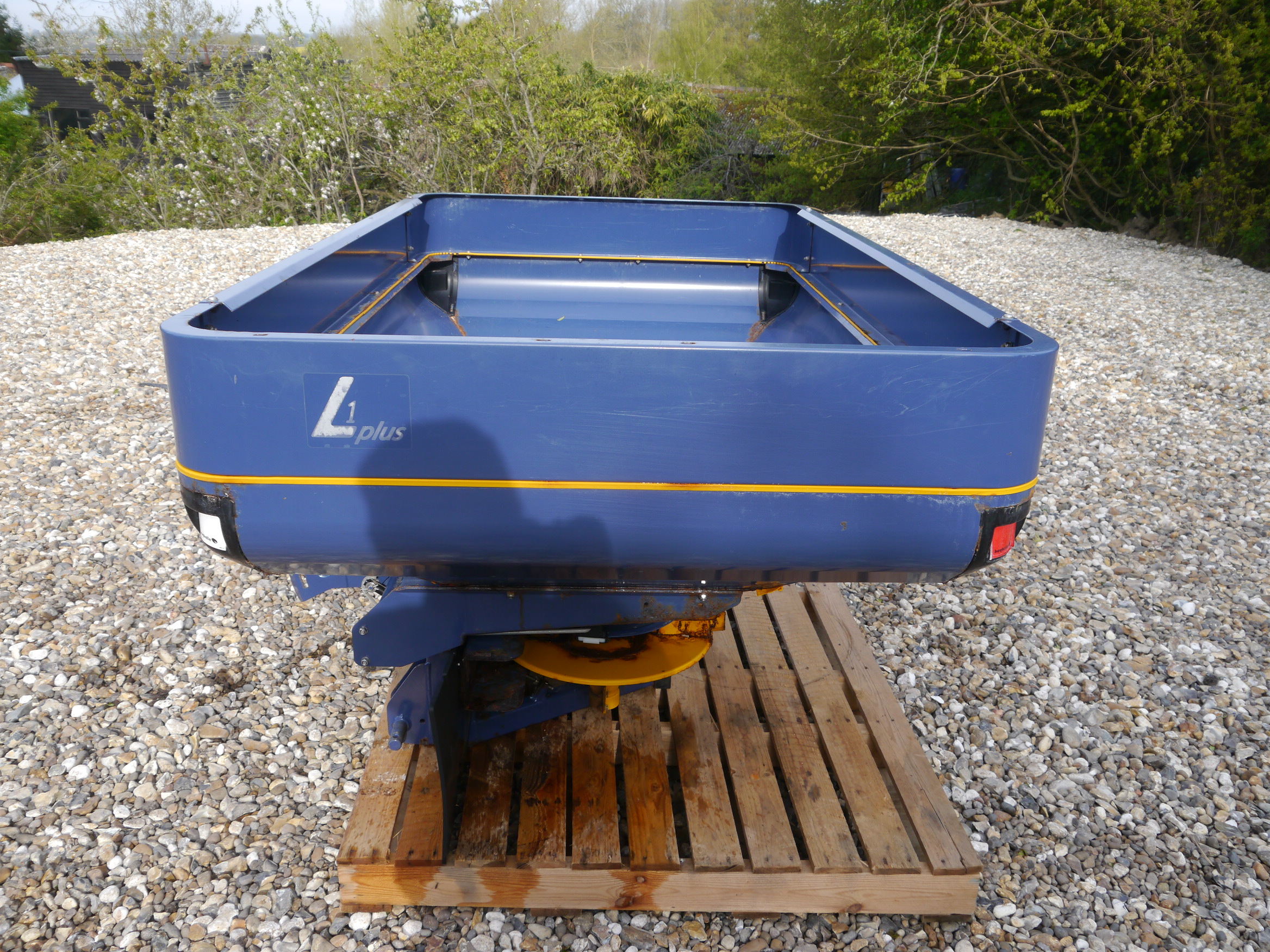 Used KRM L1 Plus Fertiliser Spreader