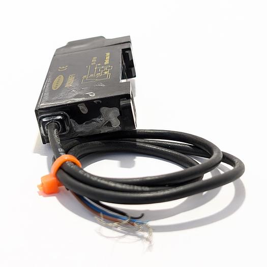 Used BANNER ENGINEERING D12SN6FV