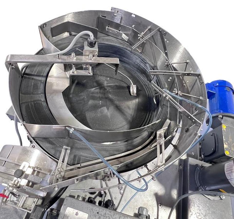 D'occasion KAPS-ALL A-2 - Bouchonneuse en ligne automatique avec bol vibrant