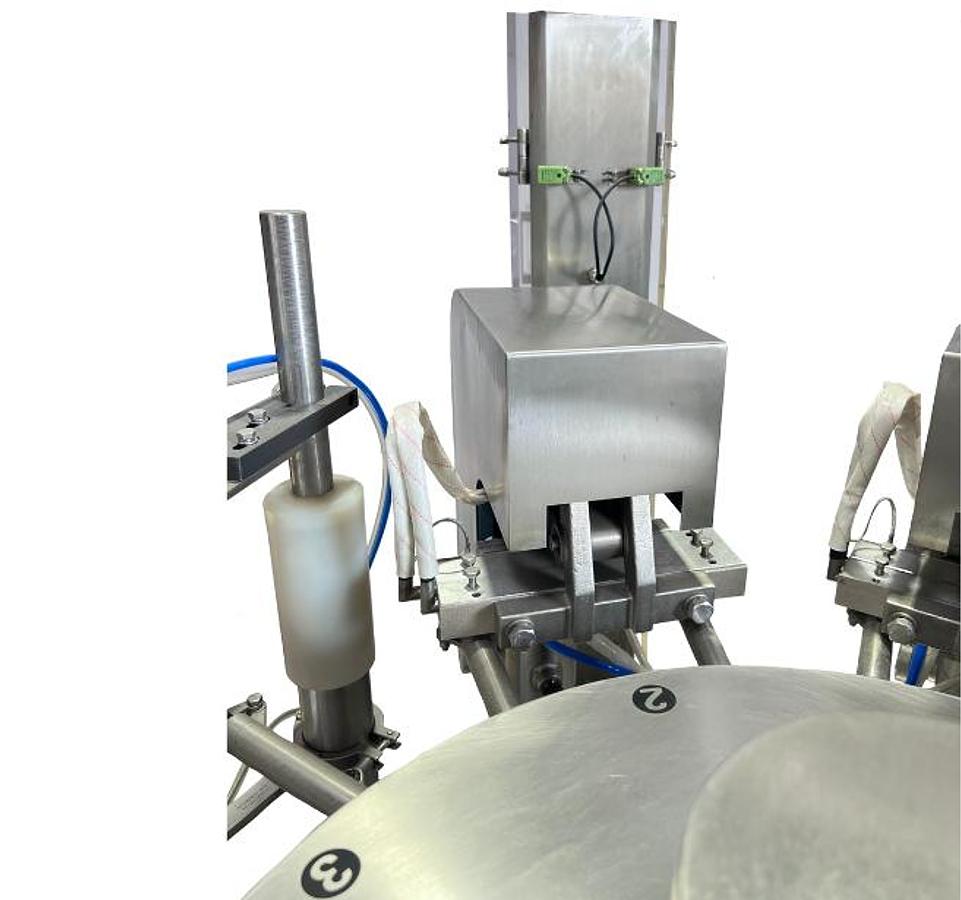 D'occasion MINGBO MB8-200C Remplisseuse / Scelleuse  à sachets rotative automatique