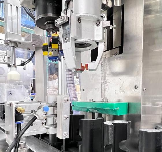 Used COMAS RTS4 - Remplisseuse 4 buses automatique avec tête de vissage & station de pressage