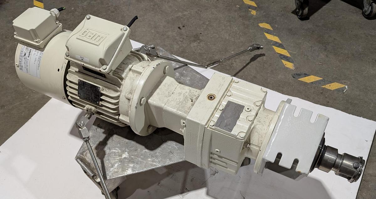 Used SEW-EURODRIVE RF67 AM184 Gearmotor – Helical Gear Unit + Wistro FLAI Bg112 Motor Cooling Fan – 230V, IP66