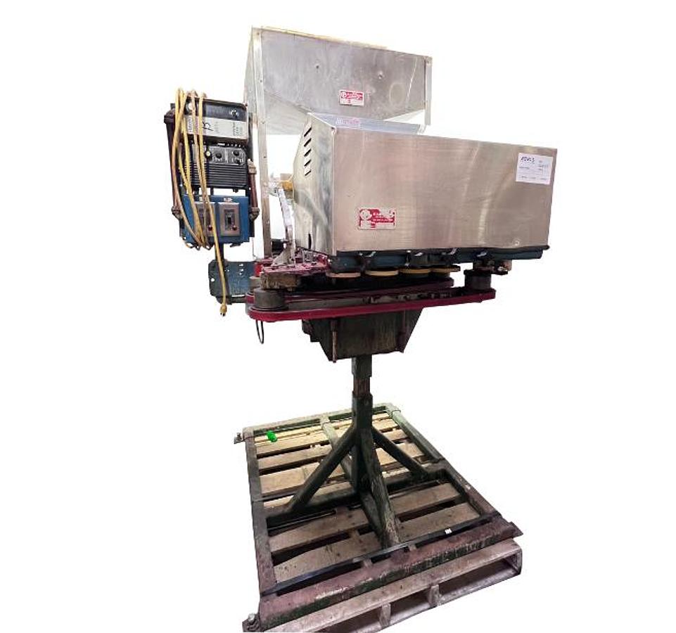 D'occasion EASTERN CT-121/CH-100 - Bouchonneuse en ligne automatique avec bol vibrant 