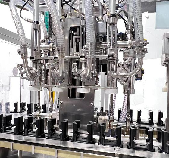 Used COMAS RTS4 - Remplisseuse 4 buses automatique avec tête de vissage & station de pressage