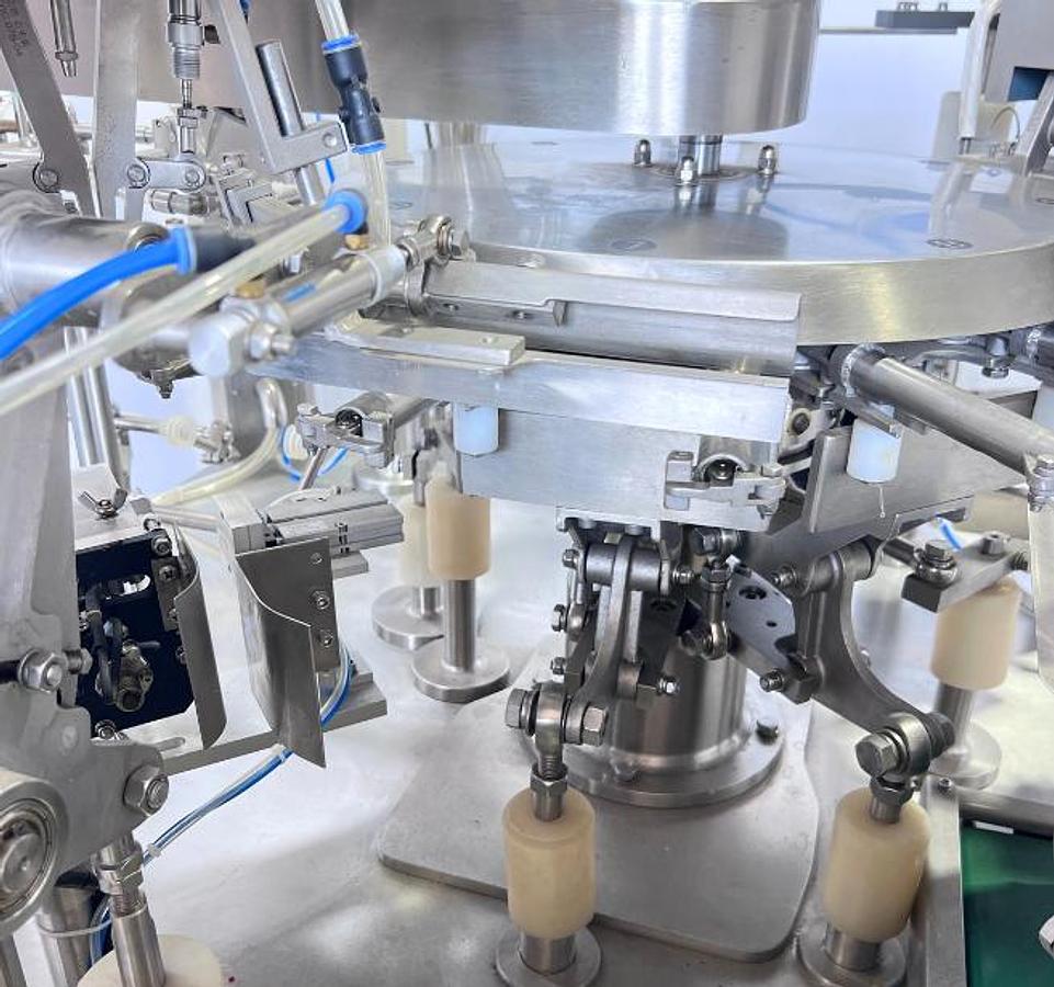 D'occasion MINGBO MB8-200C Remplisseuse / Scelleuse  à sachets rotative automatique