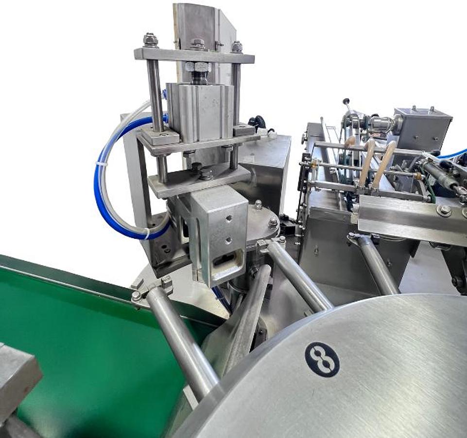 D'occasion MINGBO MB8-200C Remplisseuse / Scelleuse  à sachets rotative automatique