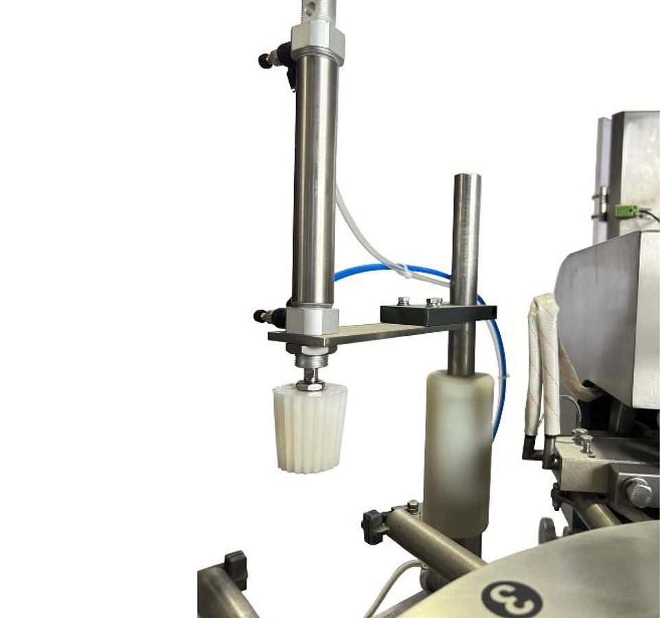 D'occasion MINGBO MB8-200C Remplisseuse / Scelleuse  à sachets rotative automatique