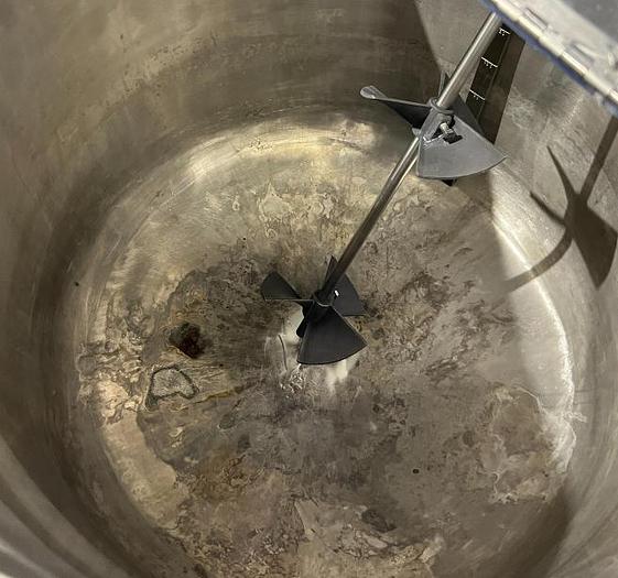 D'occasion Mobile jacketed 227 L (60 GAL) SS316 tank with air mixer