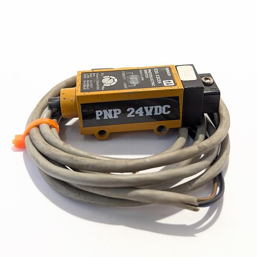 Used OMRON E3S-X3CE4