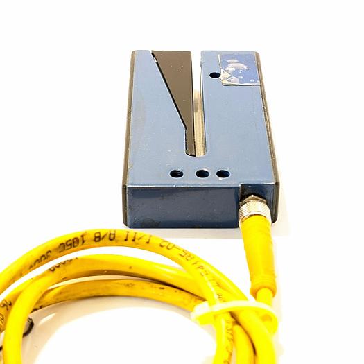 Used SCHNEIDER ELECTRIC TELEMECANIQUE  XUVU06M3KSNM8