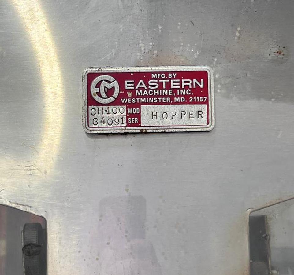 D'occasion EASTERN CT-121/CH-100 - Bouchonneuse en ligne automatique avec bol vibrant 